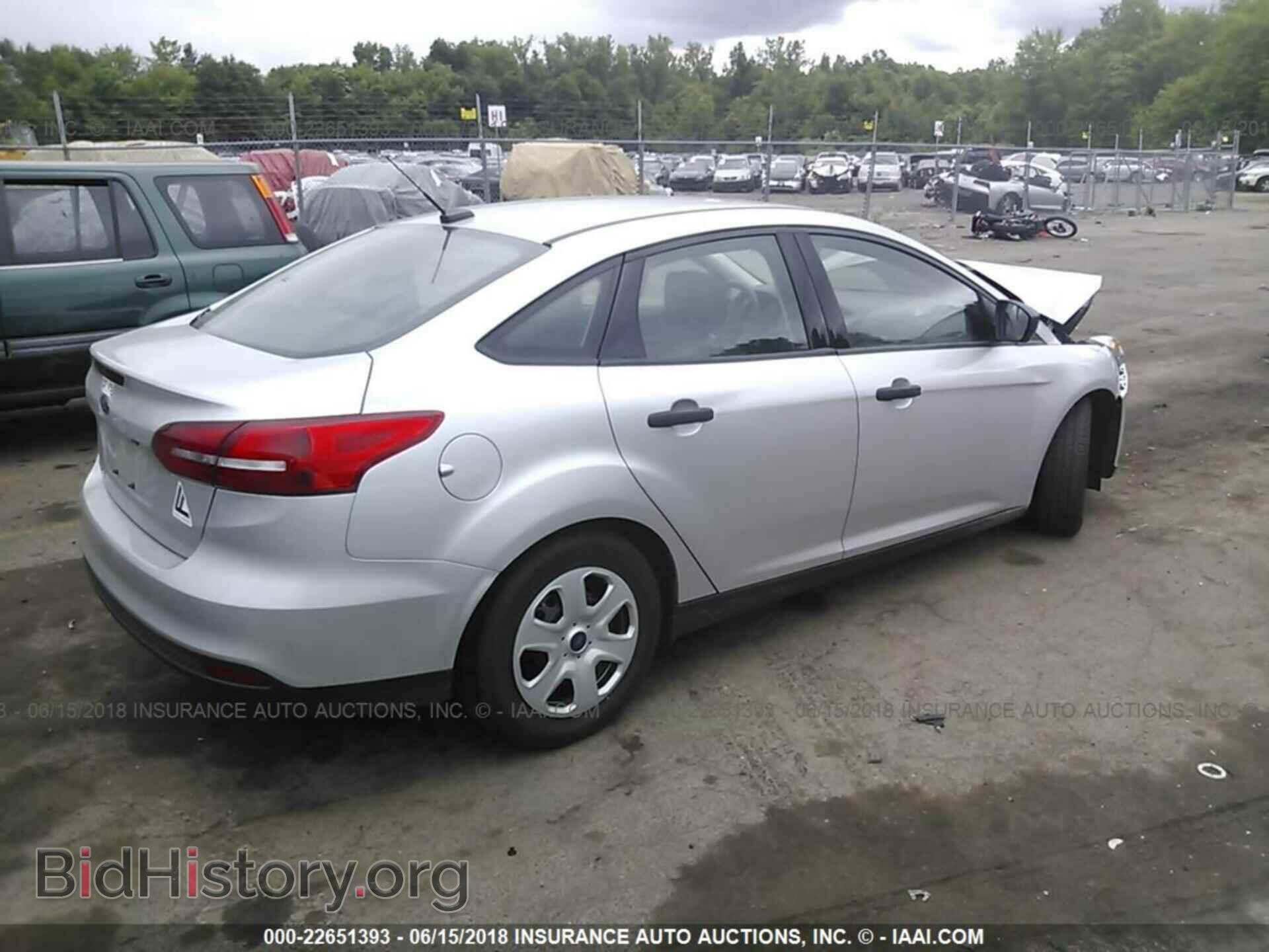 2015 Ford Focus - VIN: 1FADP3E27FL377981 - Photo 4