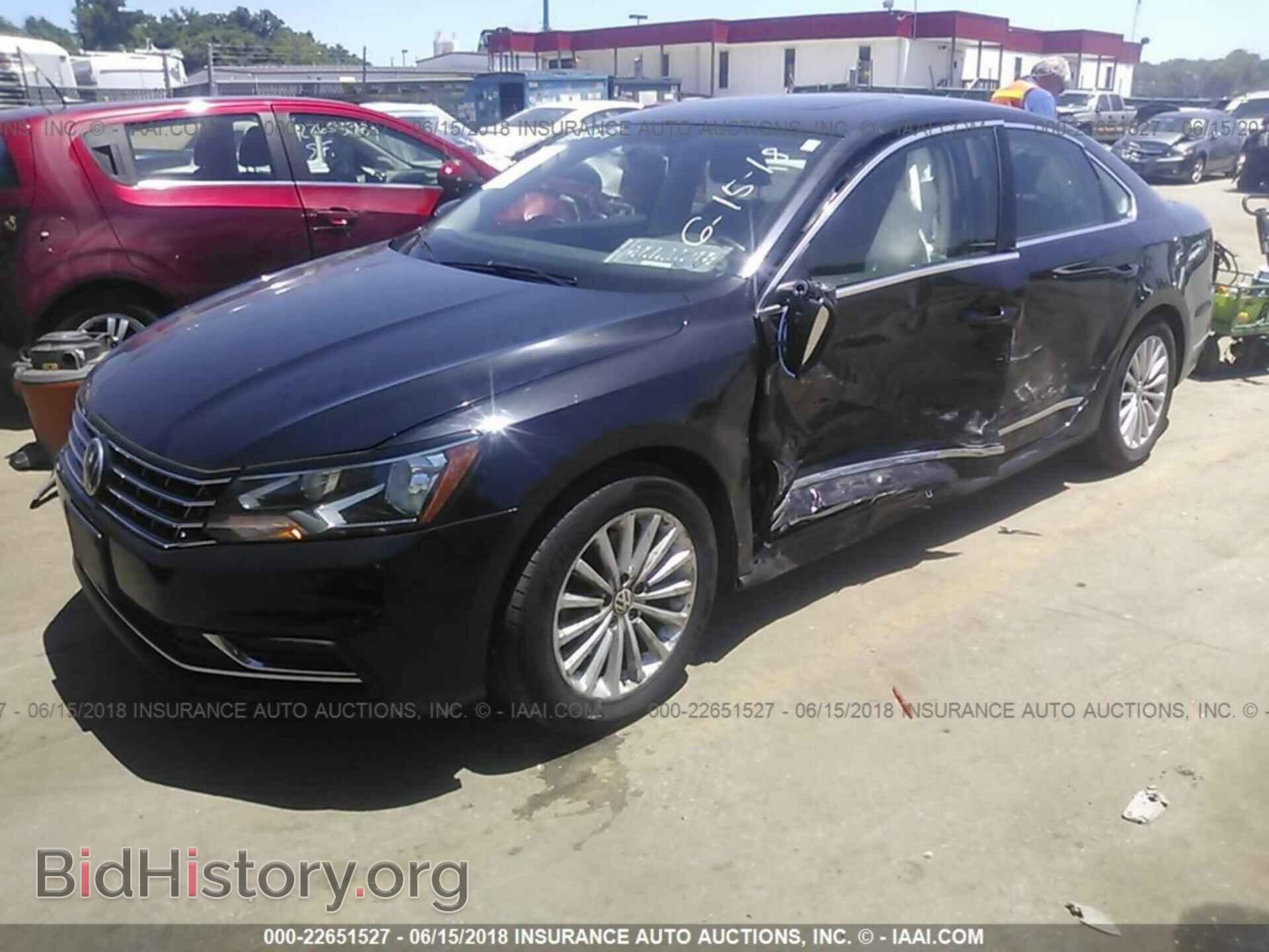 2017 VOLKSWAGEN PASSAT - VIN: 1VWBT7A35HC024979 - Фото 2