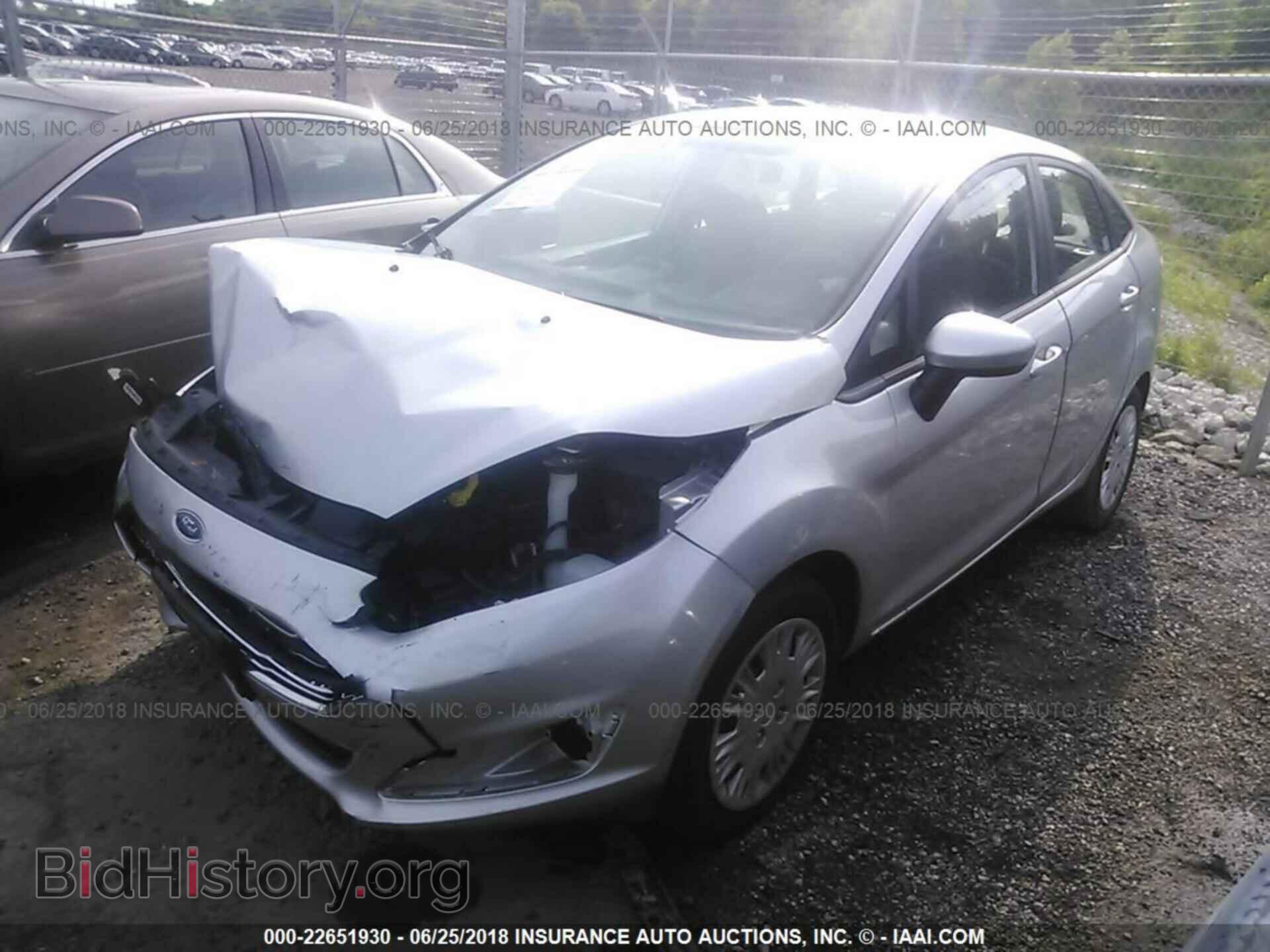 2014 Ford Fiesta - VIN: 3FADP4AJ3EM142302 - Фото 2