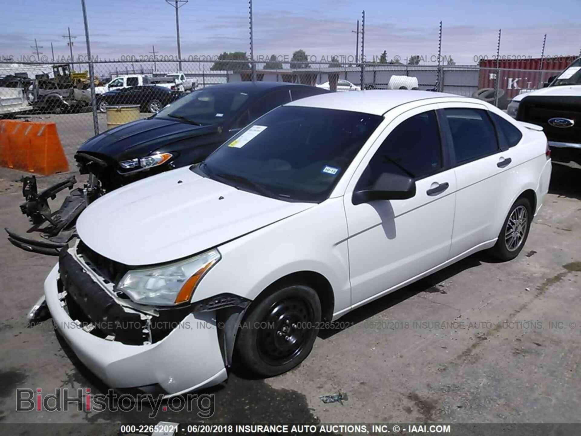 2011 Ford Focus - VIN: 1FAHP3FN4BW189759 - Photo 2