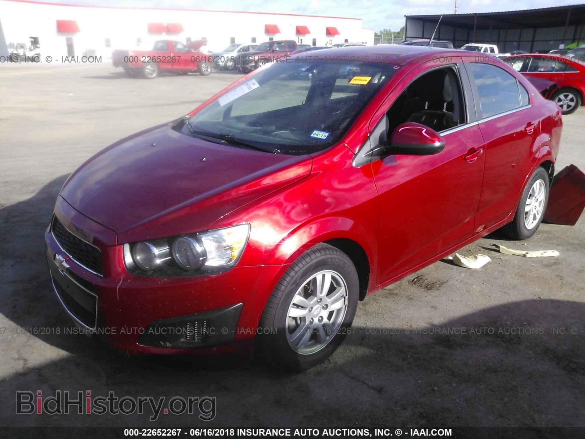 2014 Chevrolet Sonic - VIN: 1G1JC5SG1E4190497 - Фото 2
