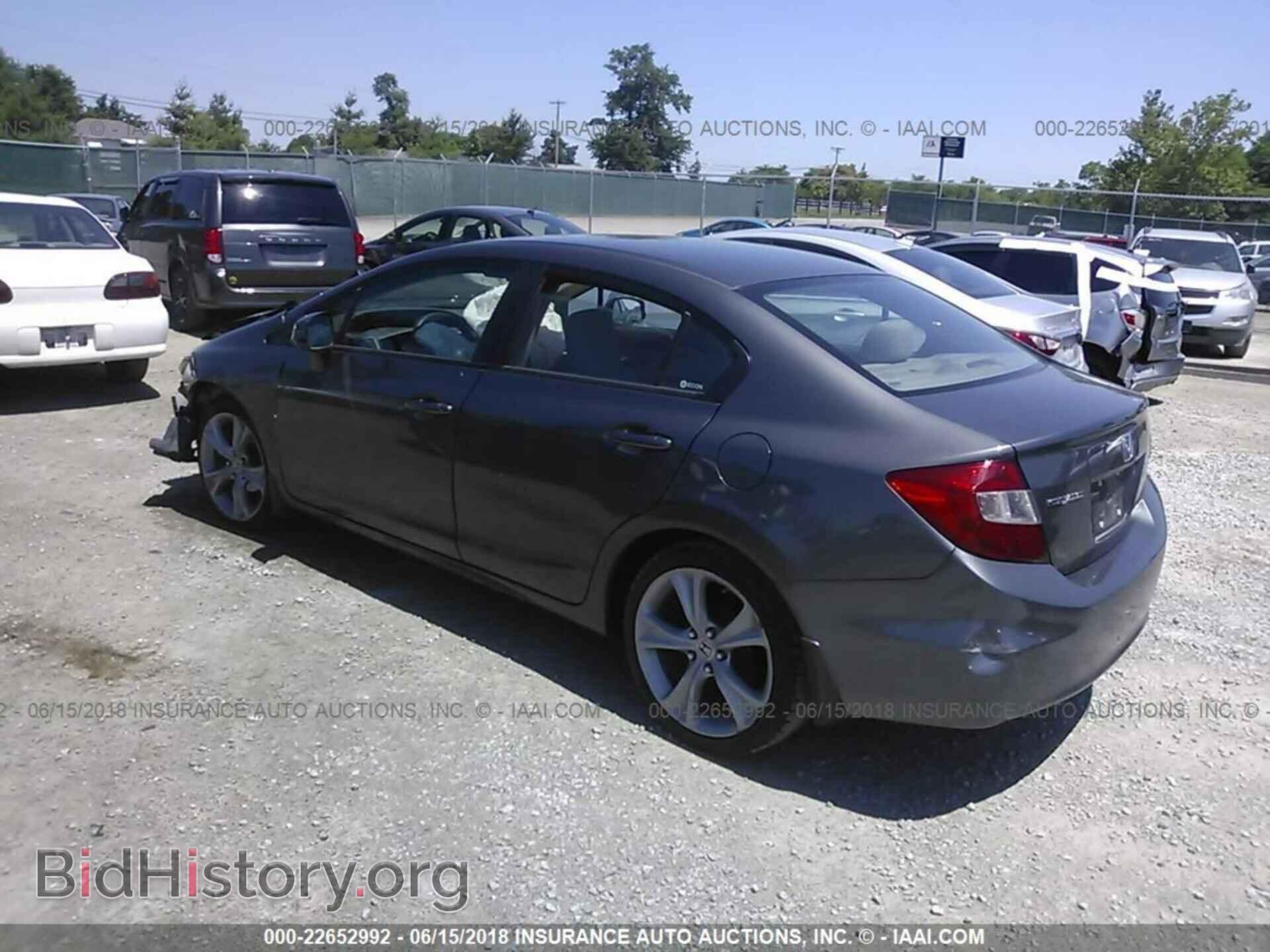 2012 Honda Civic - VIN: 2HGFB2F57CH568203 - Photo 3