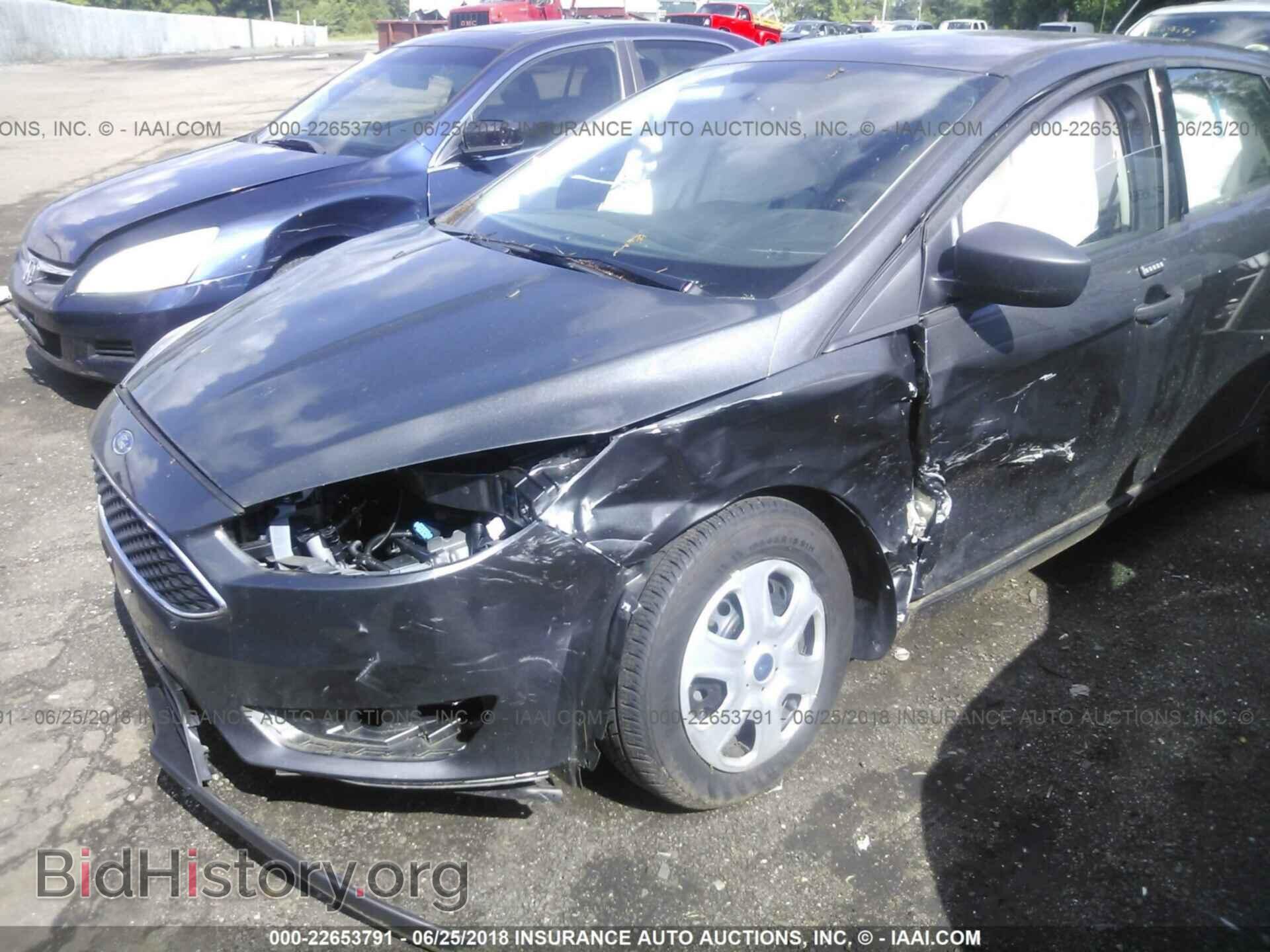 2016 Ford Focus - VIN: 1FADP3E25GL323984 - Photo 6