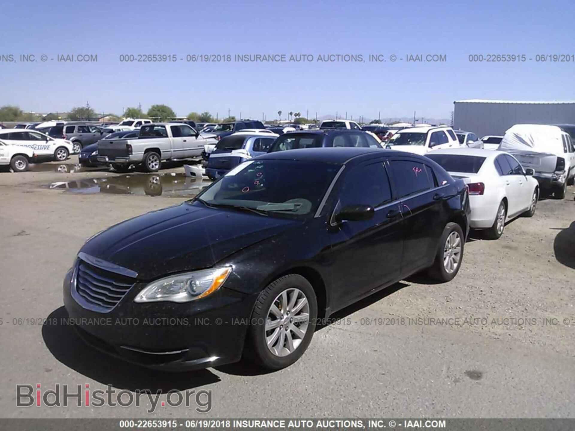 2013 Chrysler 200 - VIN: 1C3CCBBB7DN766299 - Фото 2