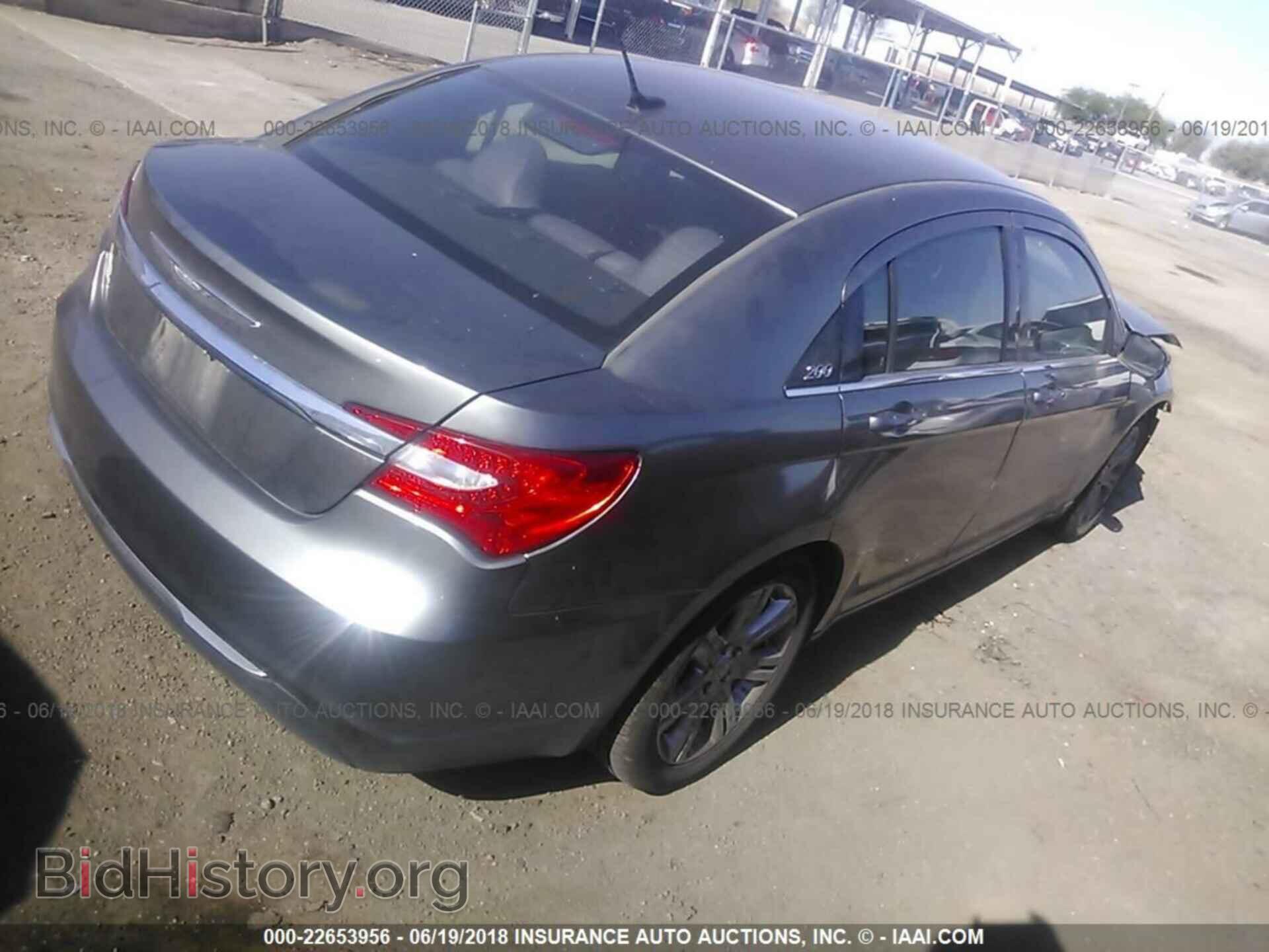 2013 Chrysler 200 - VIN: 1C3CCBAB5DN733223 - Photo 4