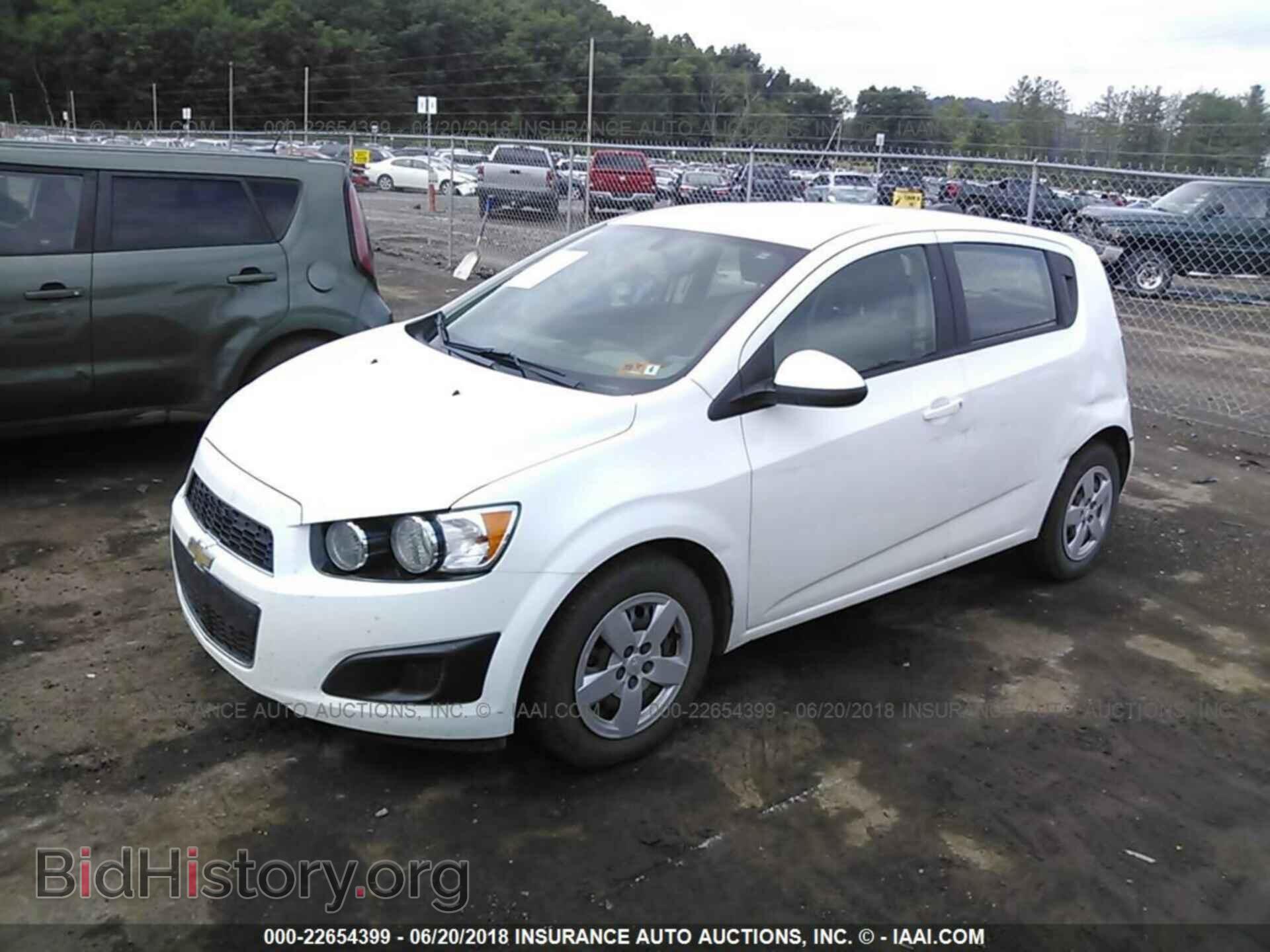 2015 Chevrolet Sonic - VIN: 1G1JA6SH2F4170765 - Фото 2