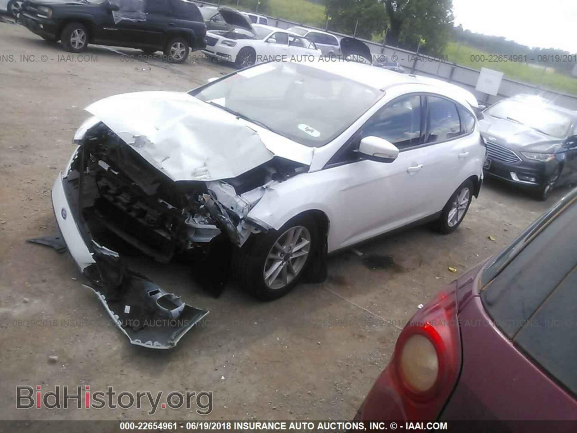 2016 Ford Focus - VIN: 1FADP3K29GL289939 - Photo 2