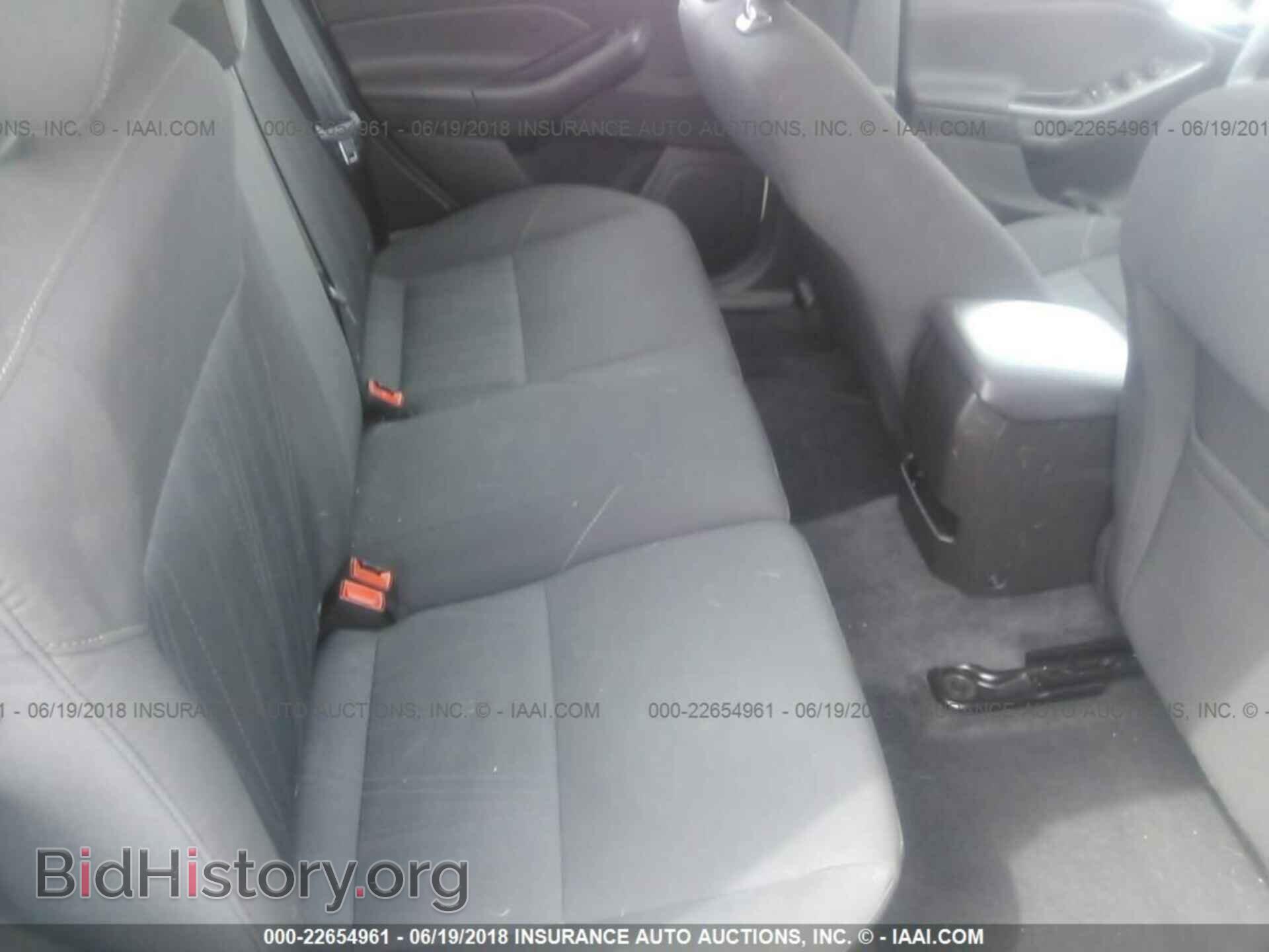 2016 Ford Focus - VIN: 1FADP3K29GL289939 - Photo 8