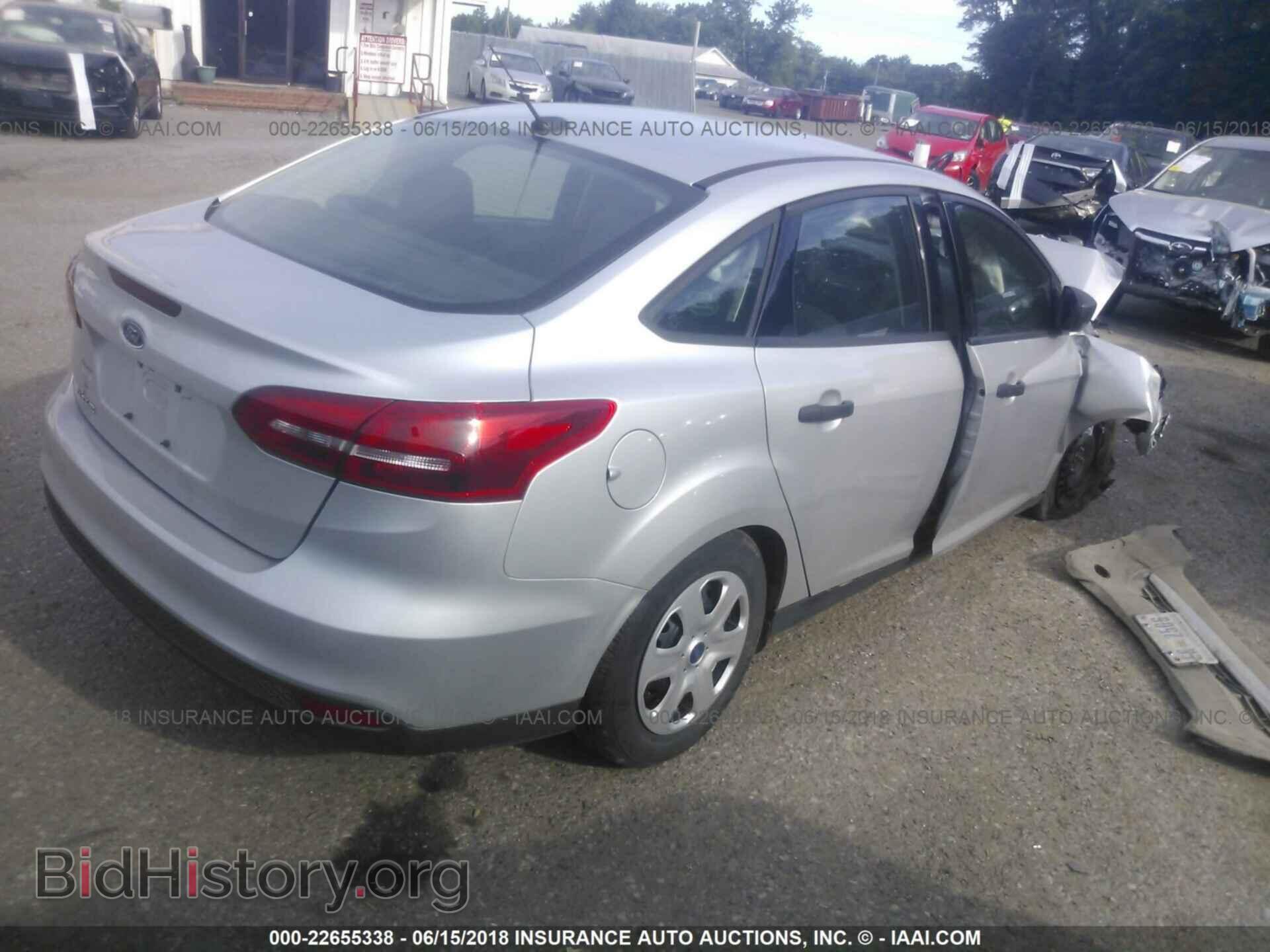 2016 Ford Focus - VIN: 1FADP3E27GL357442 - Фото 4