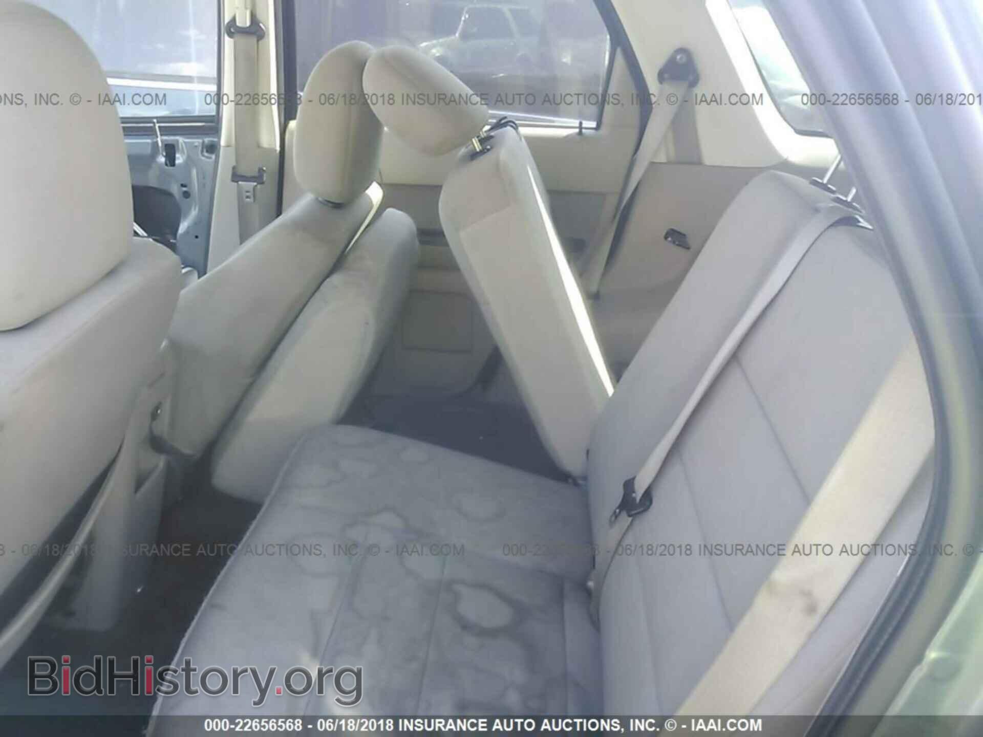 2011 Ford Escape - VIN: 1FMCU0D78BKC01396 - Photo 8
