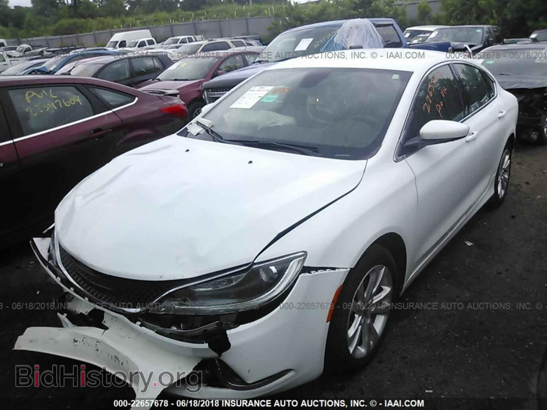 2015 Chrysler 200 - VIN: 1C3CCCAB2FN659266 - Photo 2