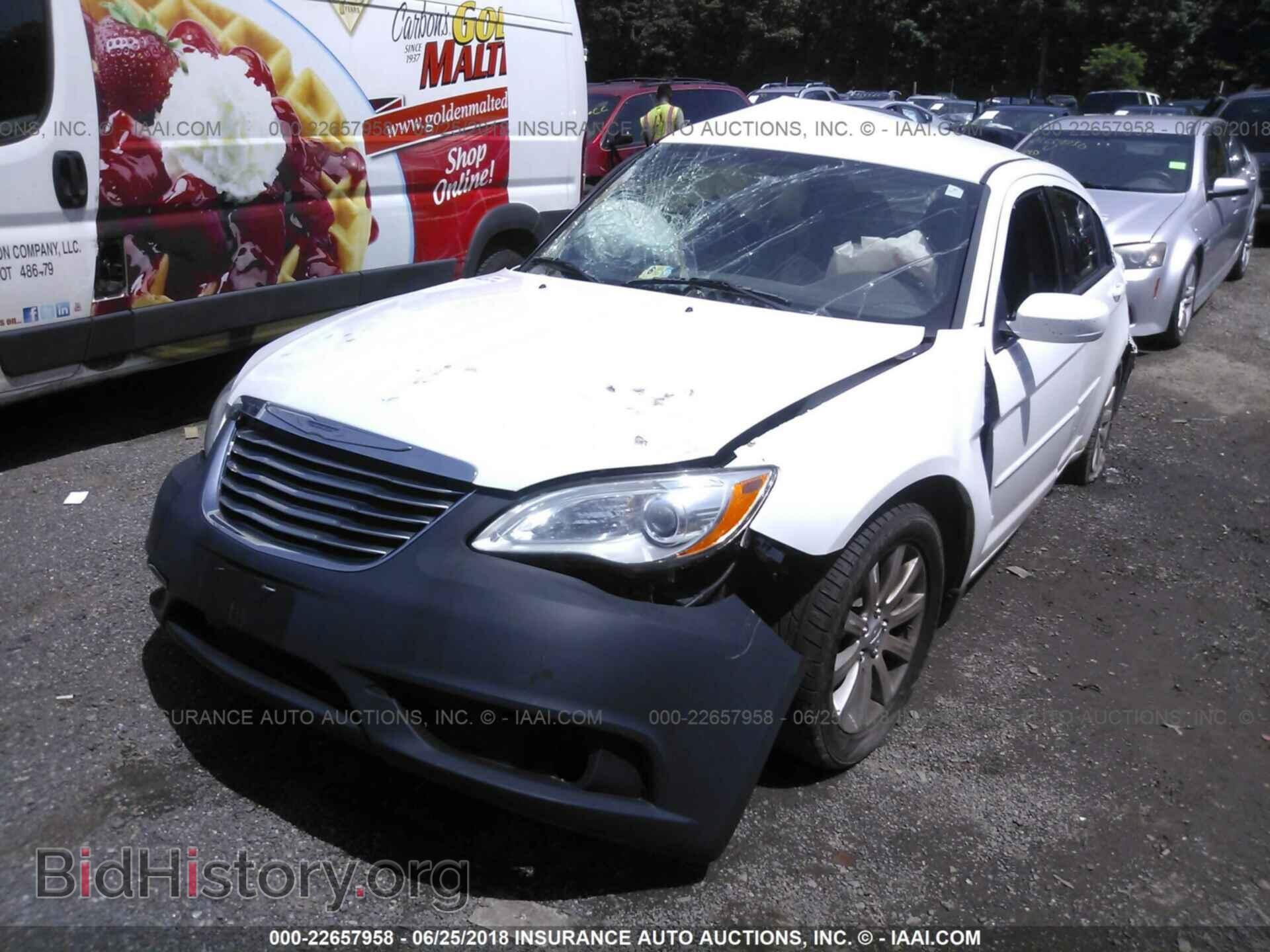 2013 Chrysler 200 - VIN: 1C3CCBBB3DN666443 - Photo 2