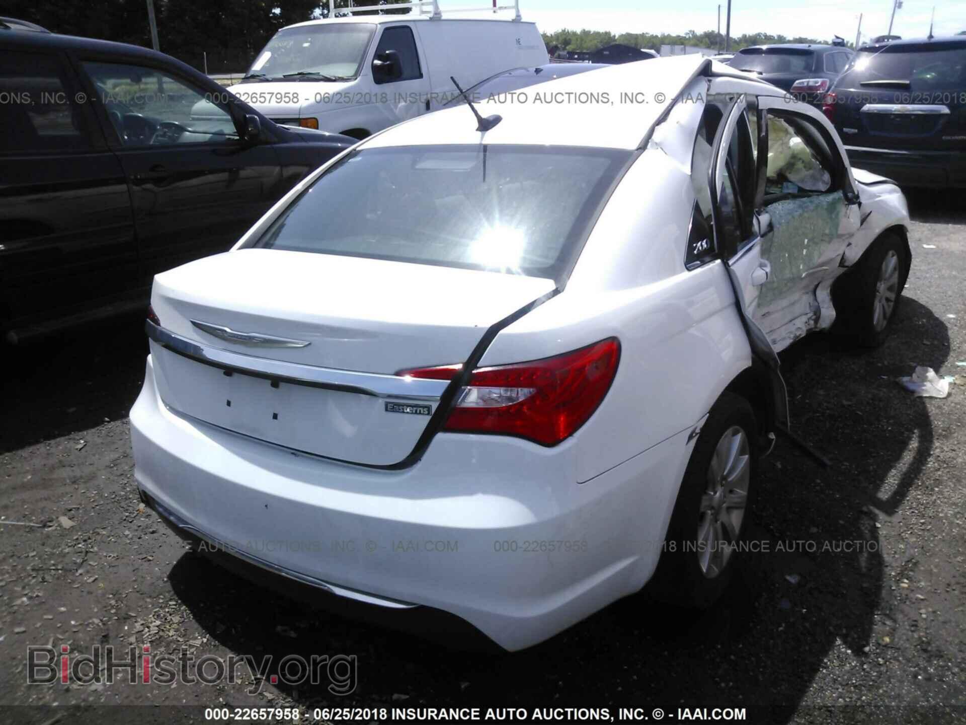 2013 Chrysler 200 - VIN: 1C3CCBBB3DN666443 - Photo 4
