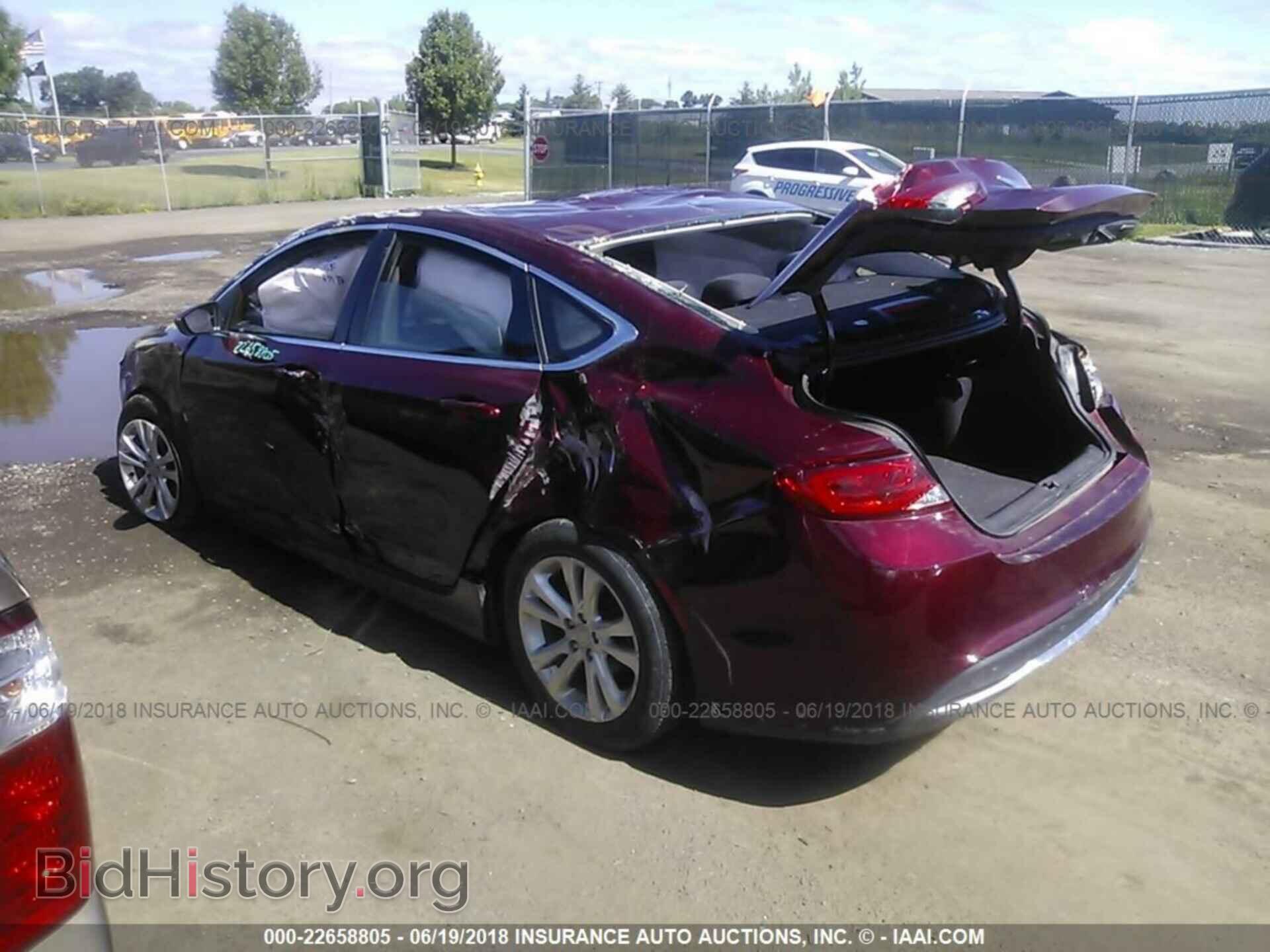 2015 Chrysler 200 - VIN: 1C3CCCAB3FN623733 - Photo 3