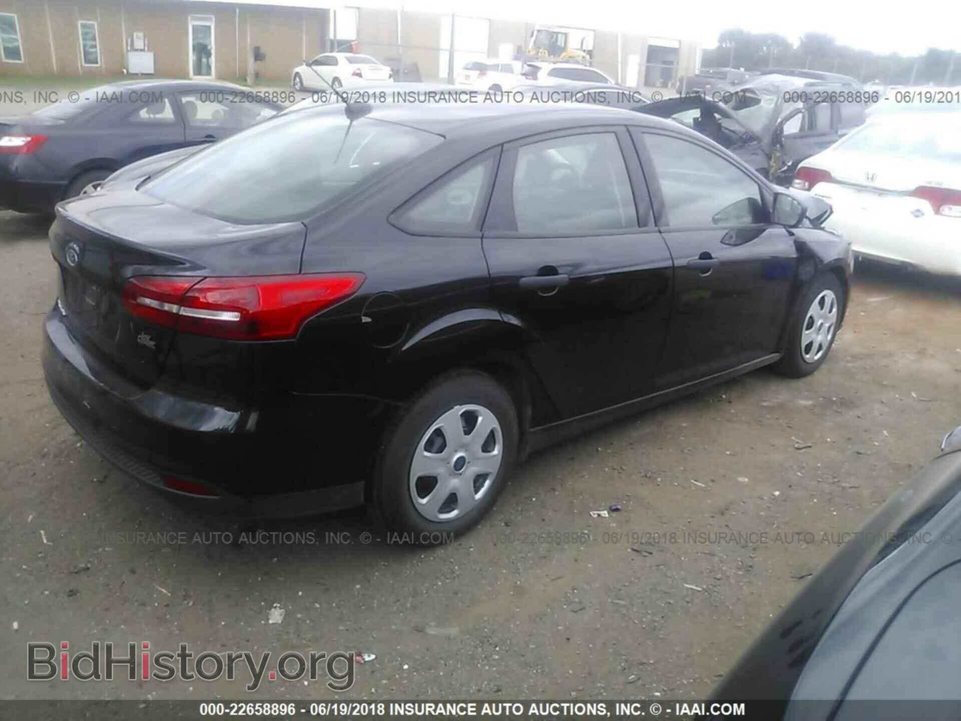 2018 Ford Focus - VIN: 1FADP3E24JL246435 - Фото 4
