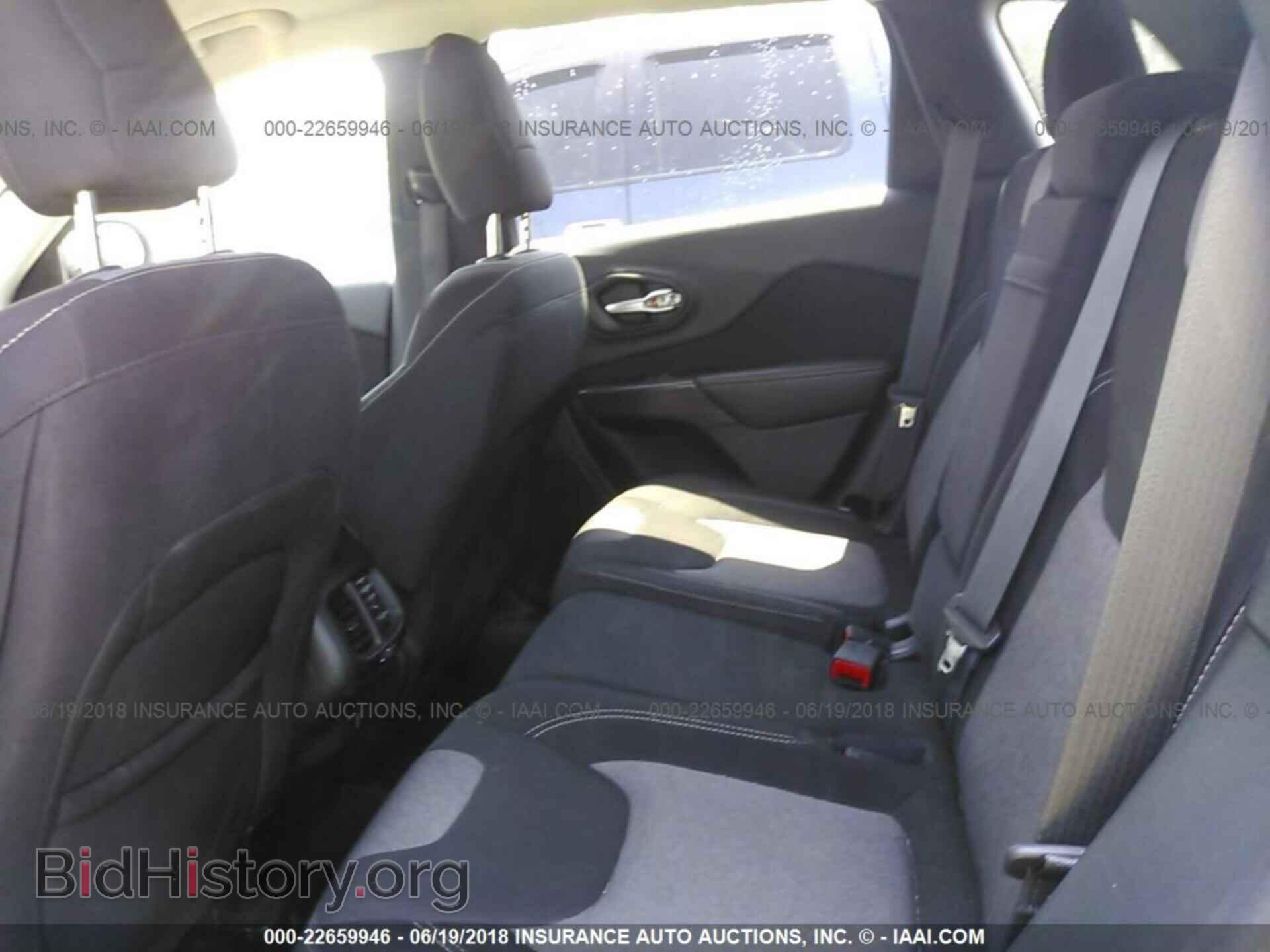 2014 Jeep Cherokee - VIN: 1C4PJMCS7EW151955 - Photo 8