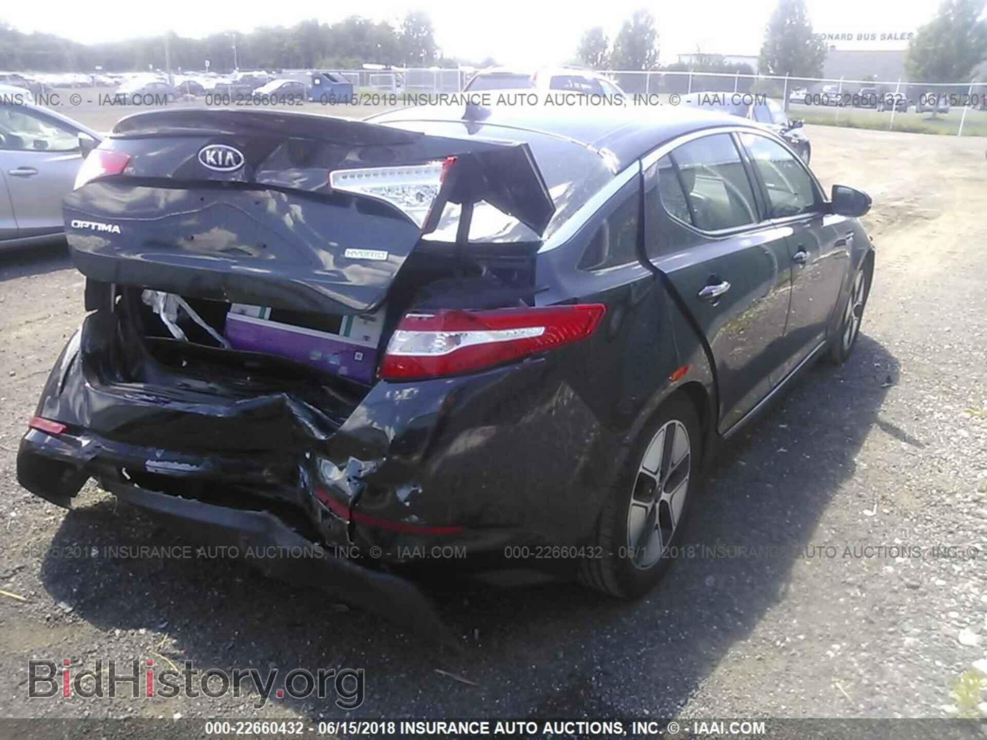 2011 Kia Optima - VIN: KNAGM4AD1B5000930 - Photo 4
