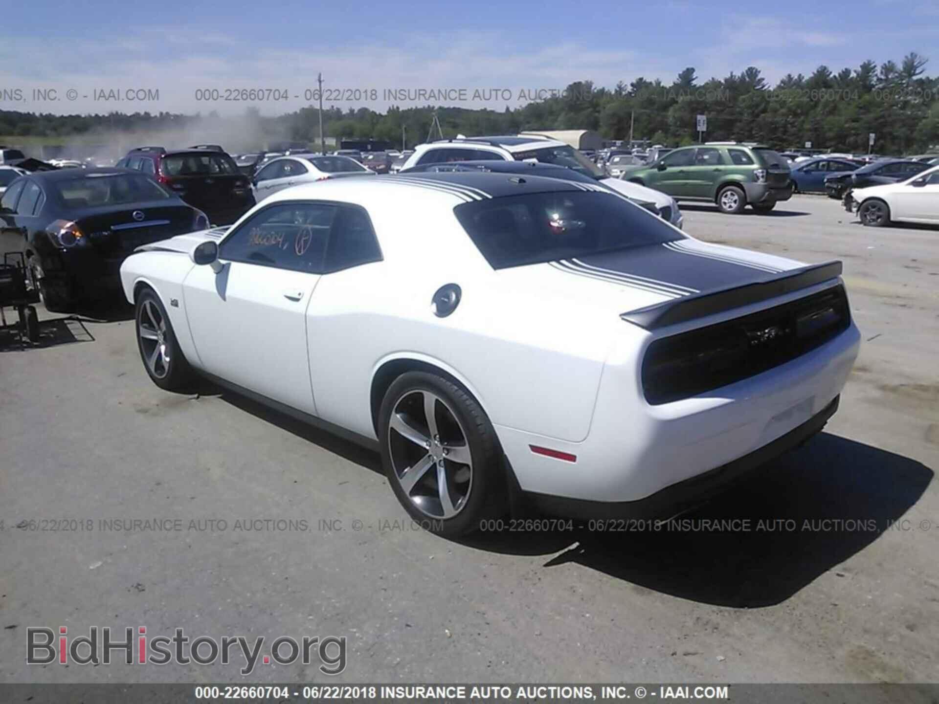 2015 Dodge Challenger - VIN: 2C3CDZAT9FH822092 - Photo 3
