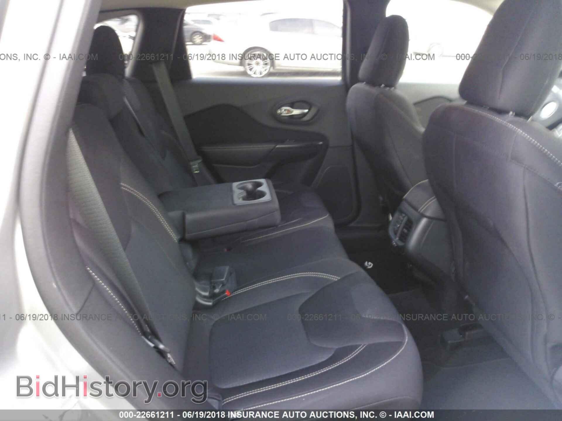 2015 Jeep Cherokee - VIN: 1C4PJLCS1FW643442 - Photo 8