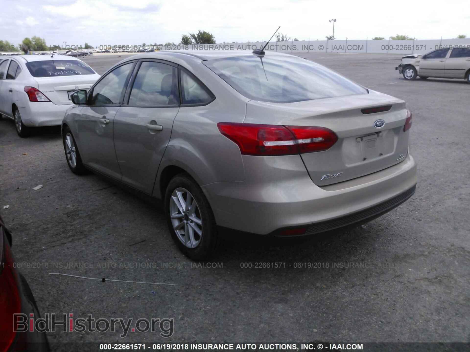 2015 Ford Focus - VIN: 1FADP3F23FL203548 - Photo 3