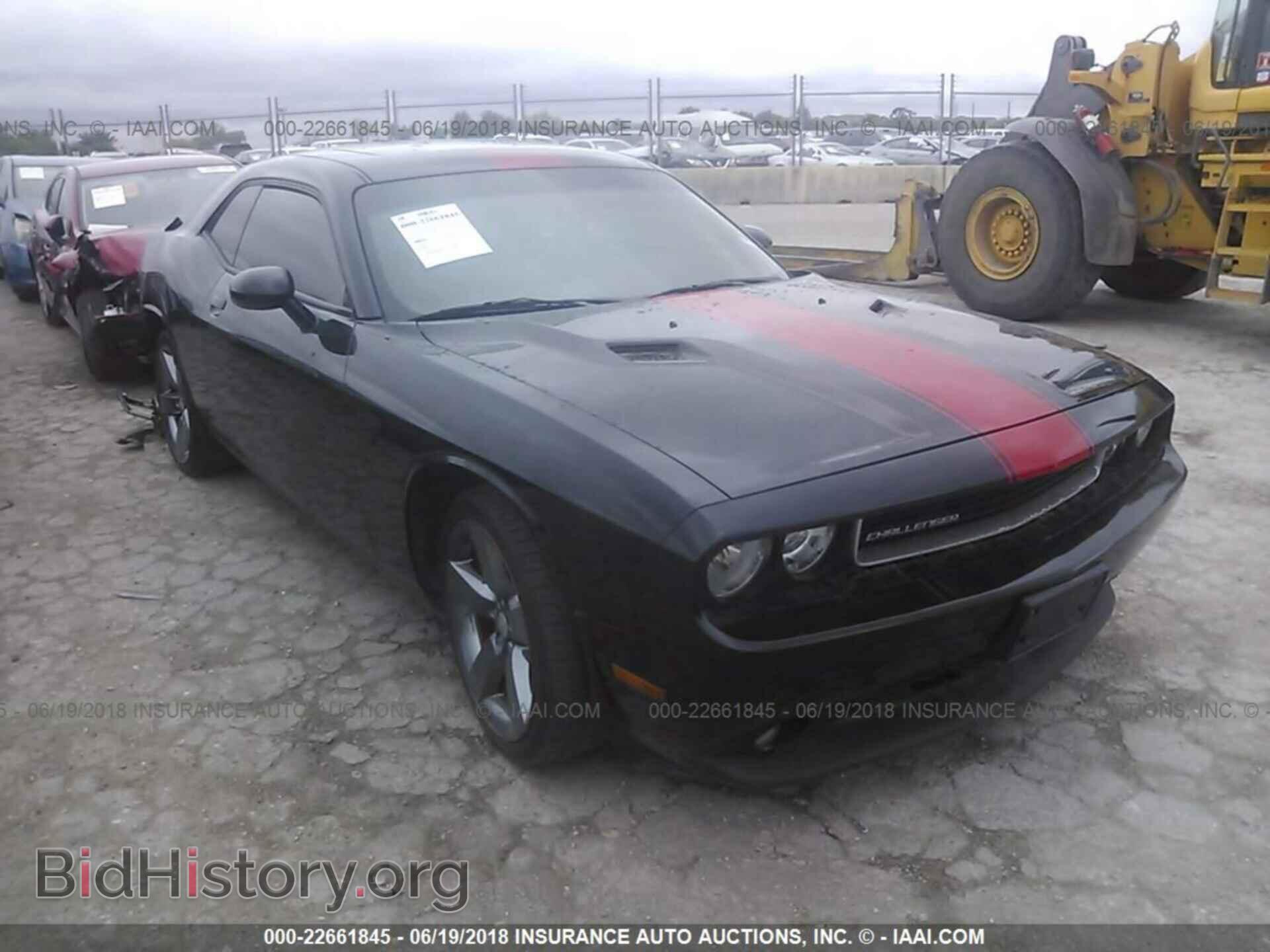 Photo 2C3CDYAG4DH579074 - Dodge Challenger 2013