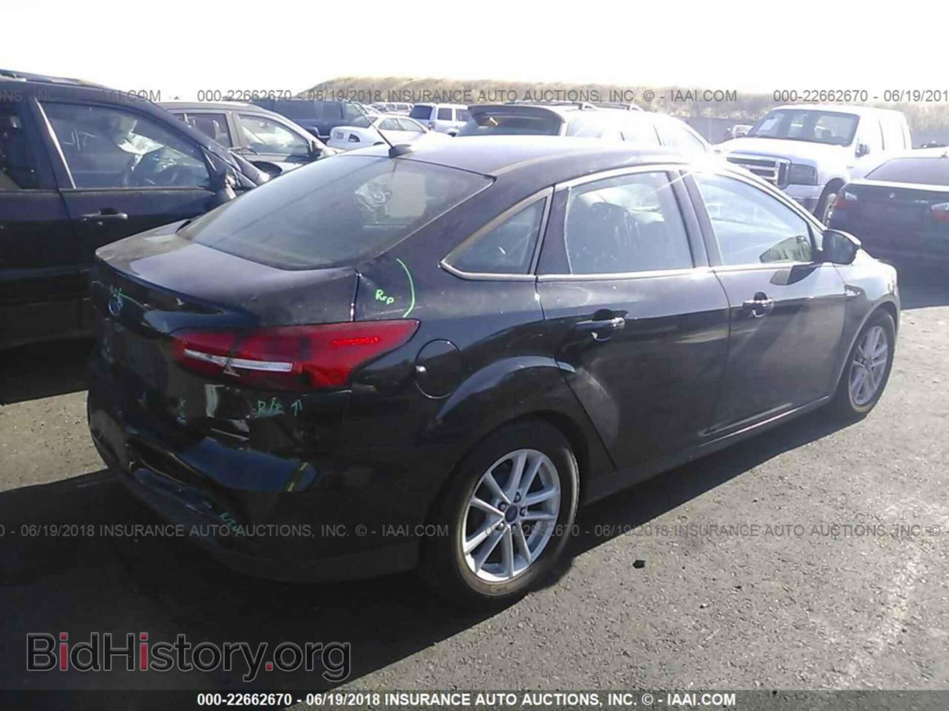 2015 Ford Focus - VIN: 1FADP3F23FL288116 - Photo 4