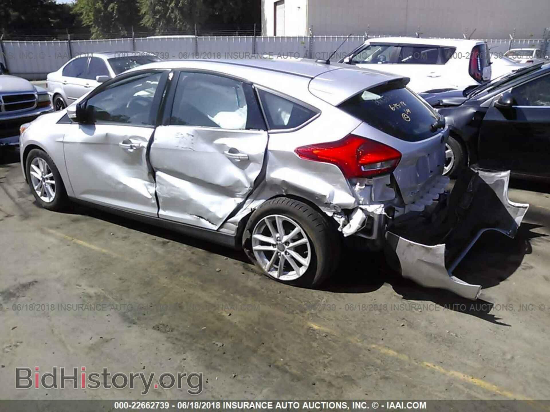 2016 Ford Focus - VIN: 1FADP3K21GL337787 - Photo 3
