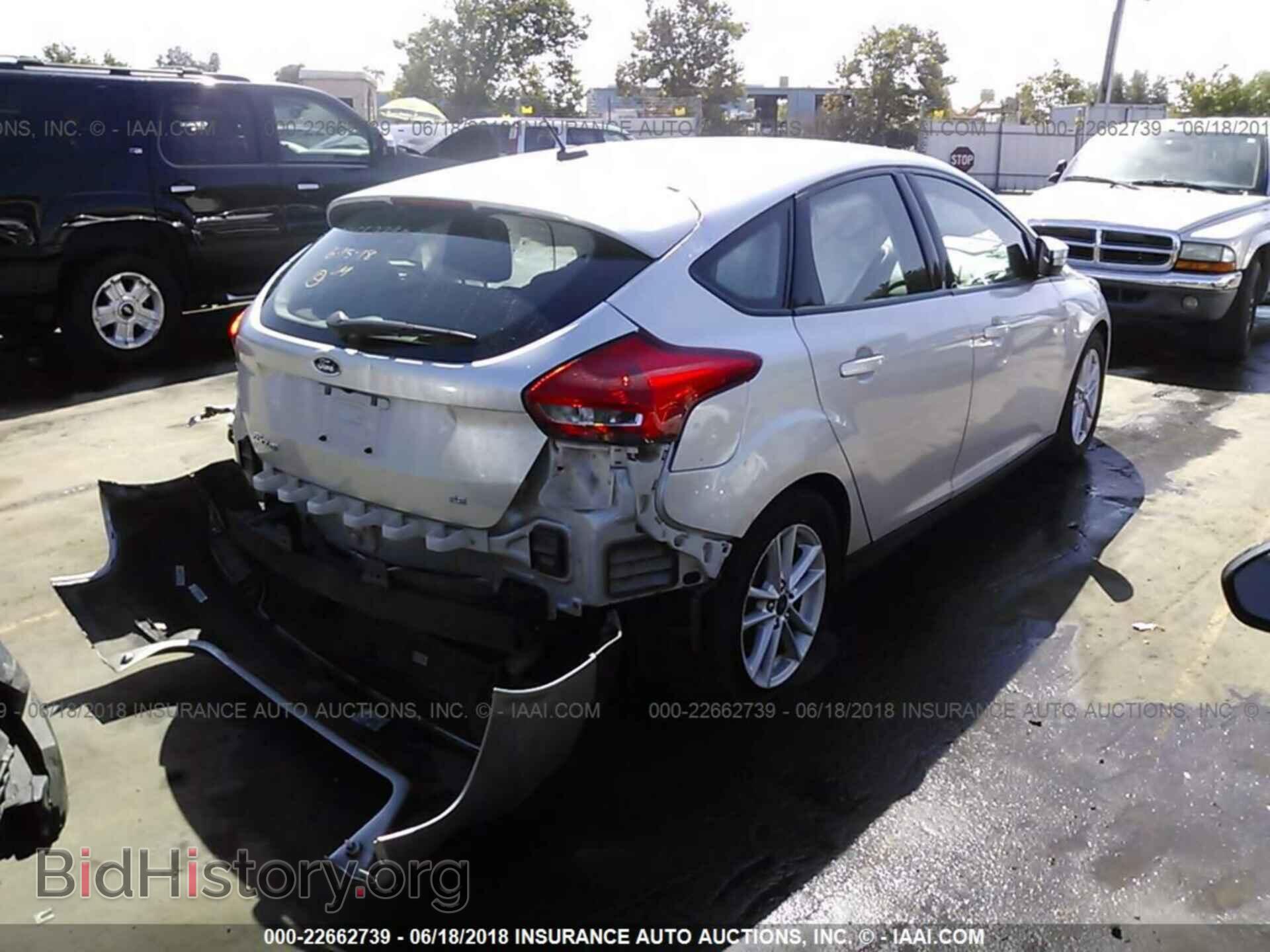 2016 Ford Focus - VIN: 1FADP3K21GL337787 - Photo 4