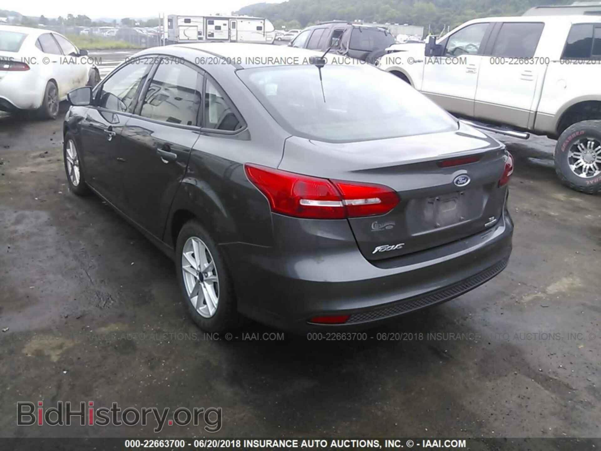 2016 Ford Focus - VIN: 1FADP3F23GL298260 - Photo 3