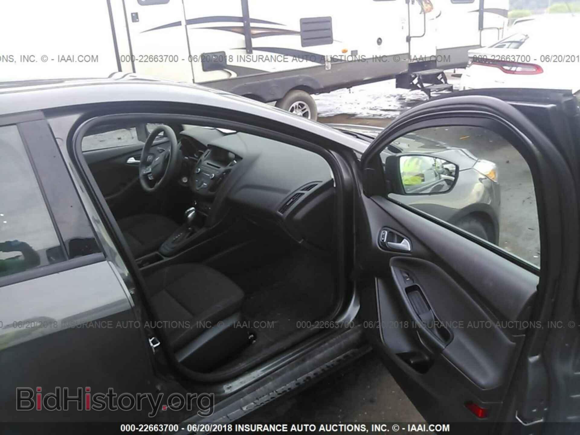 2016 Ford Focus - VIN: 1FADP3F23GL298260 - Photo 5