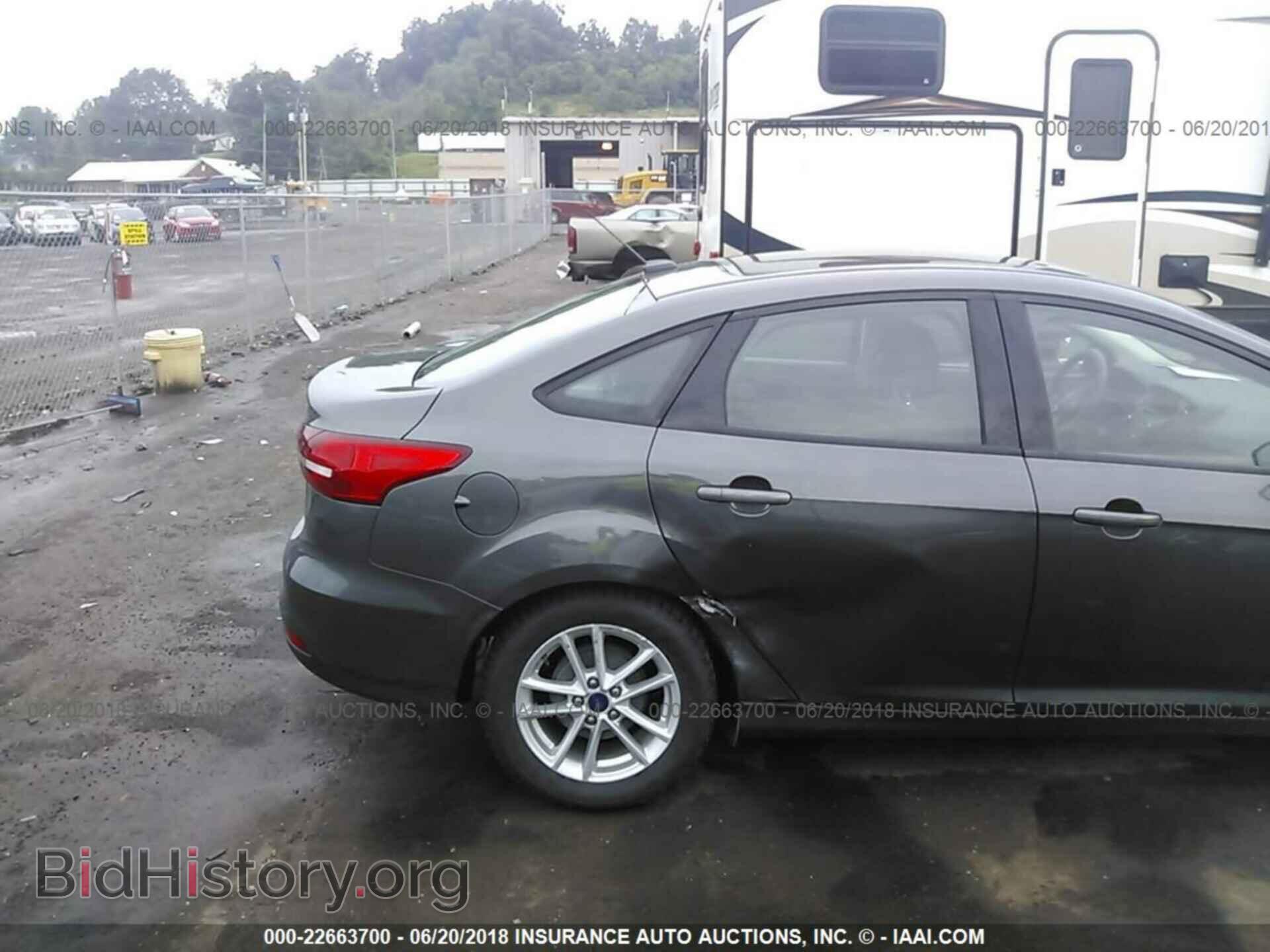 2016 Ford Focus - VIN: 1FADP3F23GL298260 - Photo 6