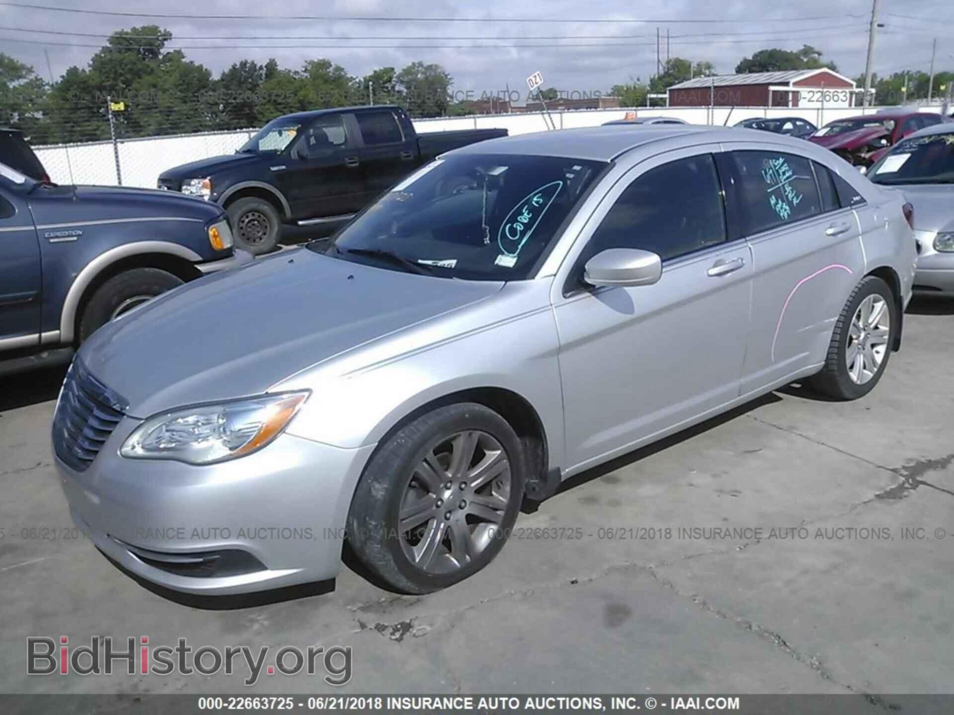 2012 Chrysler 200 - VIN: 1C3CCBBG8CN226941 - Photo 2