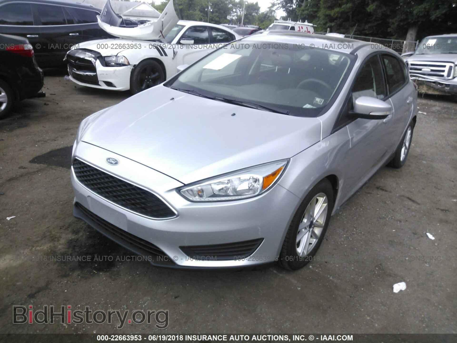 2016 Ford Focus - VIN: 1FADP3K27GL297912 - Photo 2