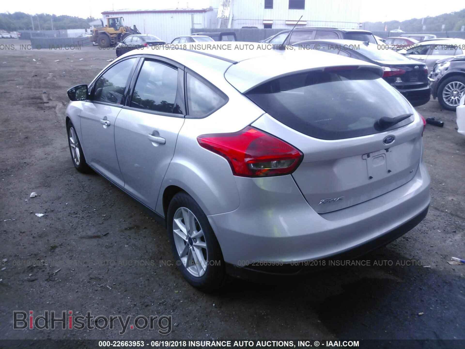 2016 Ford Focus - VIN: 1FADP3K27GL297912 - Photo 3