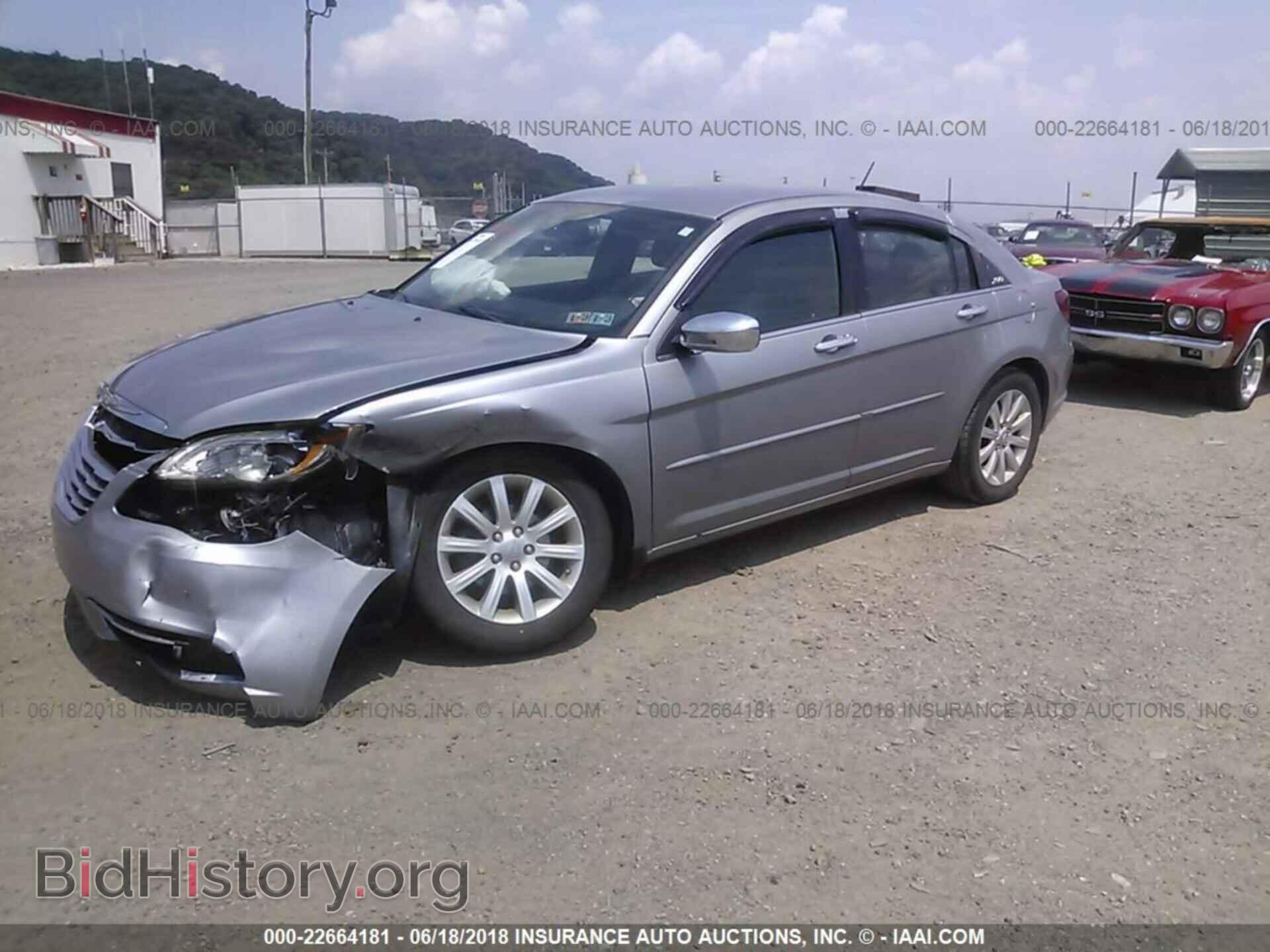2013 Chrysler 200 - VIN: 1C3CCBCG5DN559162 - Фото 2