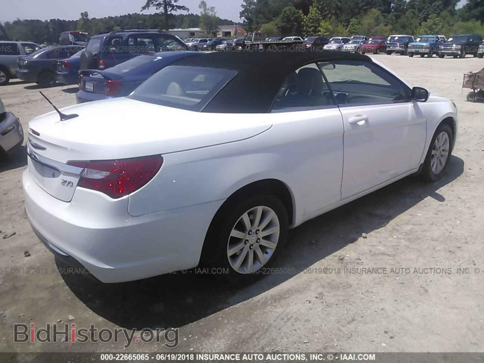 2011 Chrysler 200 - VIN: 1C3BC2EG1BN623722 - Фото 4
