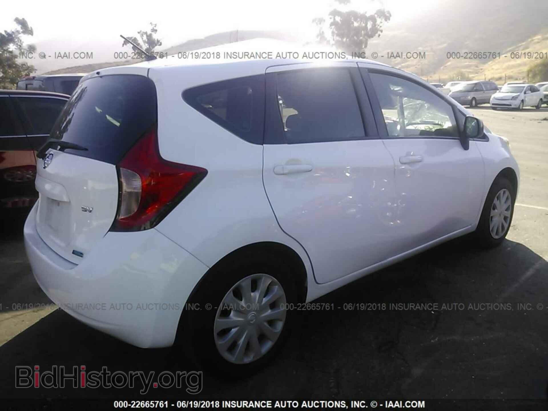 2015 Nissan Versa note - VIN: 3N1CE2CP8FL396325 - Photo 4