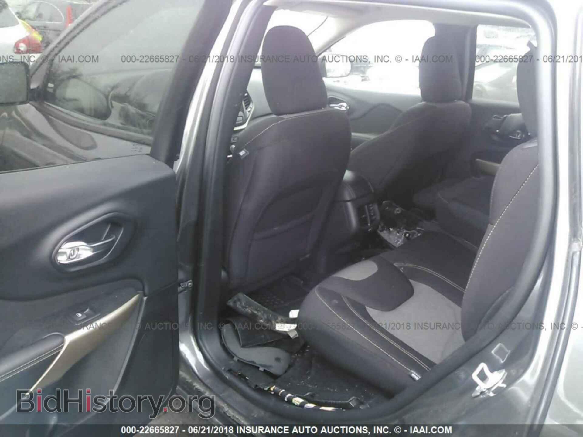 2018 Jeep Cherokee - VIN: 1C4PJMCX0JD588701 - Фото 8
