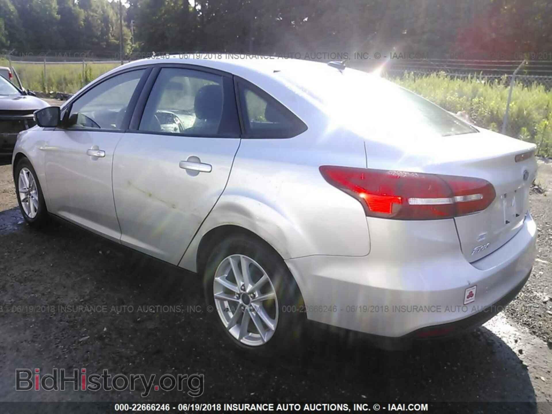 2016 Ford Focus - VIN: 1FADP3F24GL219291 - Photo 3