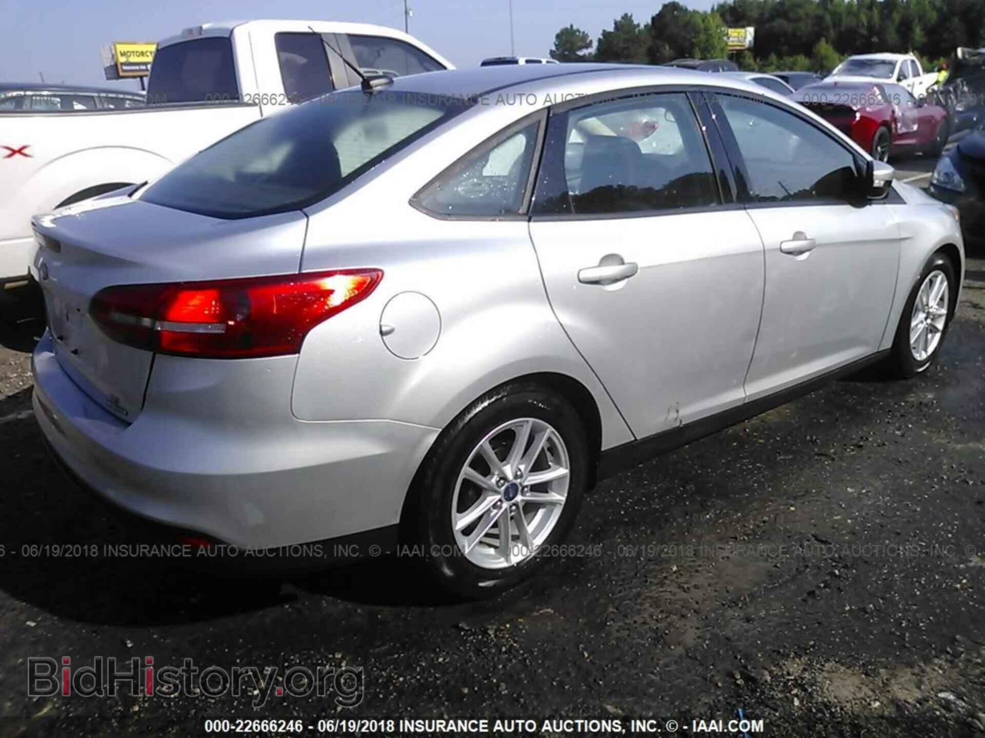 2016 Ford Focus - VIN: 1FADP3F24GL219291 - Photo 4