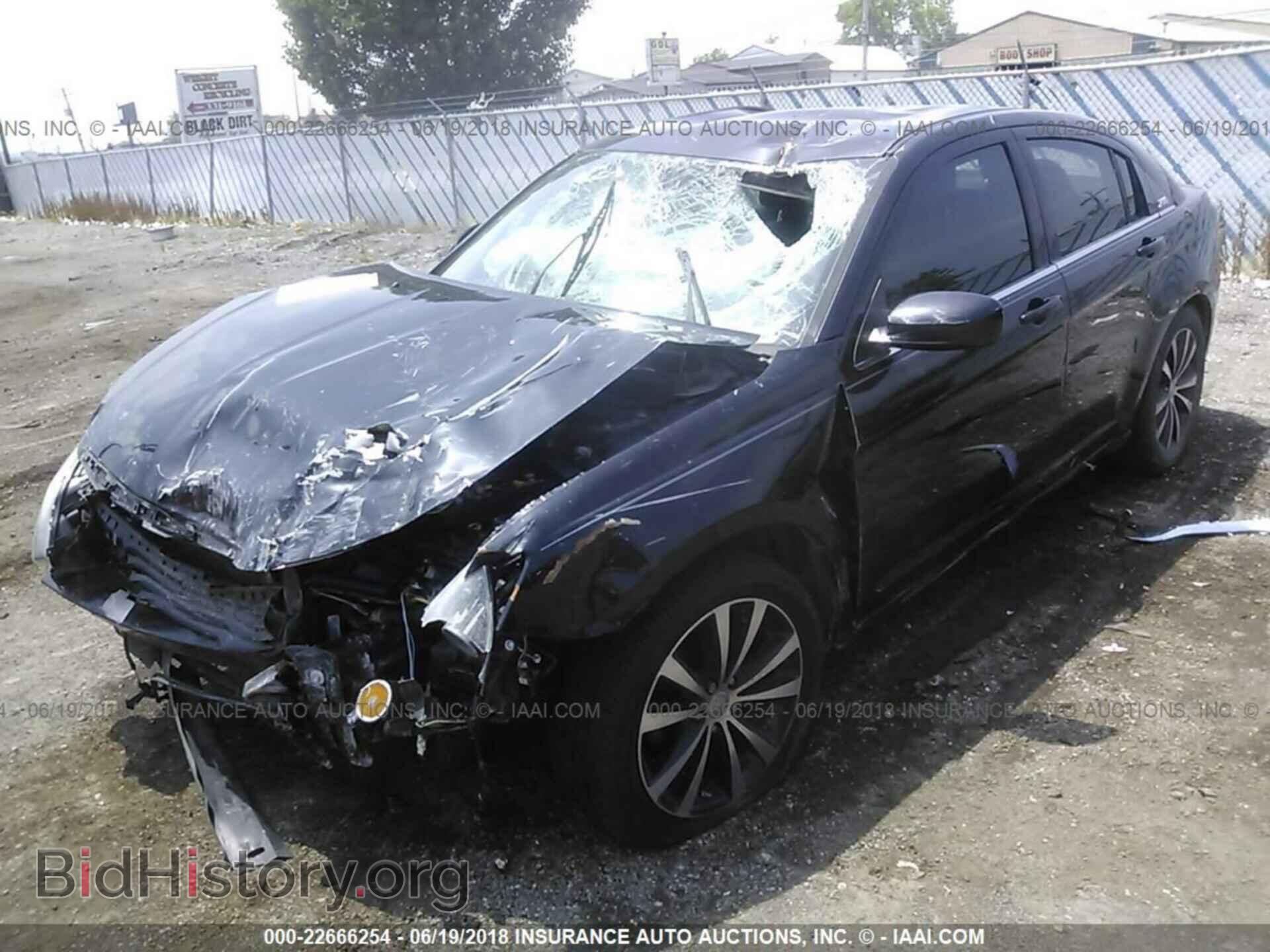 2013 Chrysler 200 - VIN: 1C3CCBBB6DN655324 - Фото 2