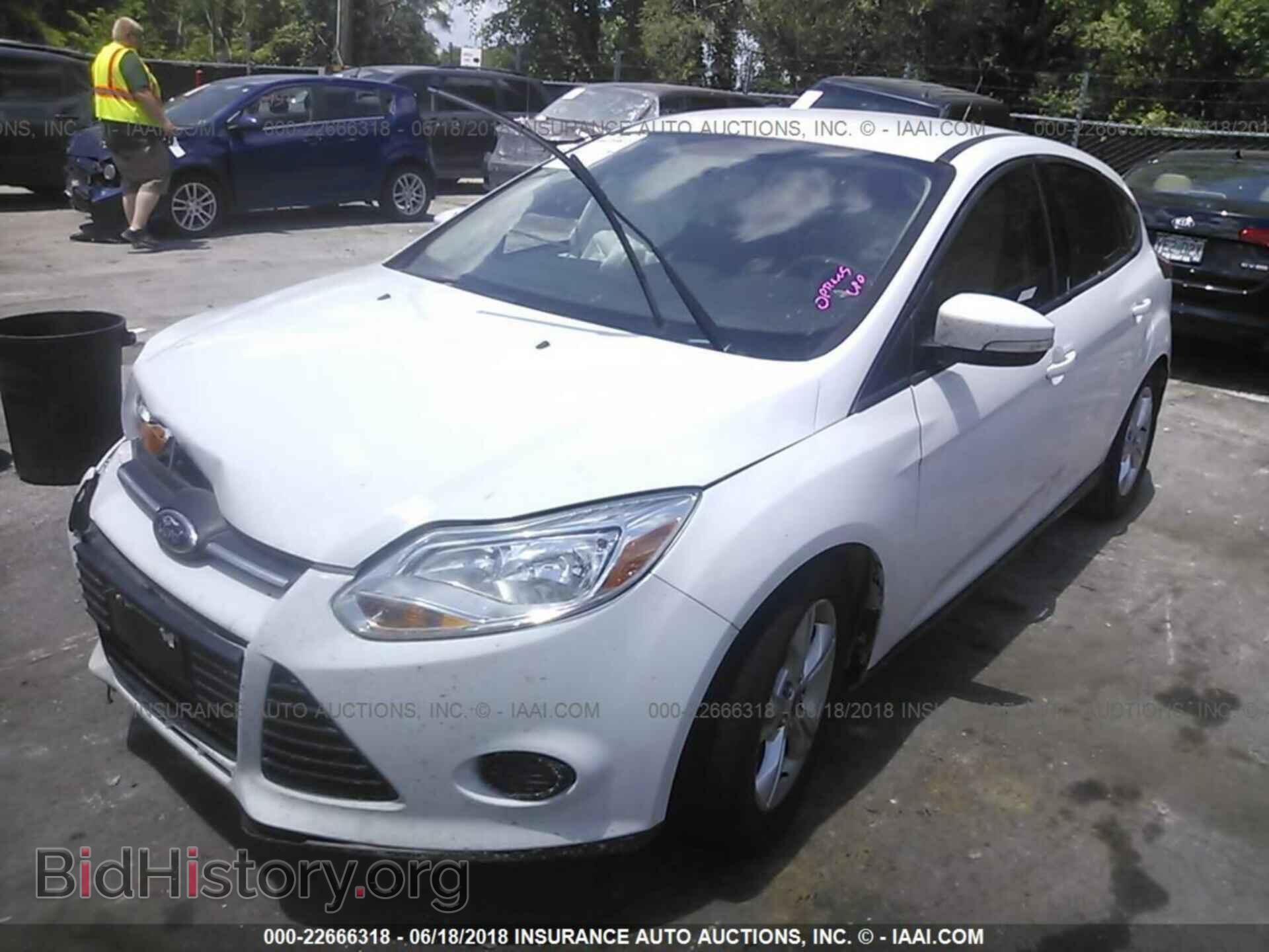 2014 Ford Focus - VIN: 1FADP3K22EL143850 - Фото 2