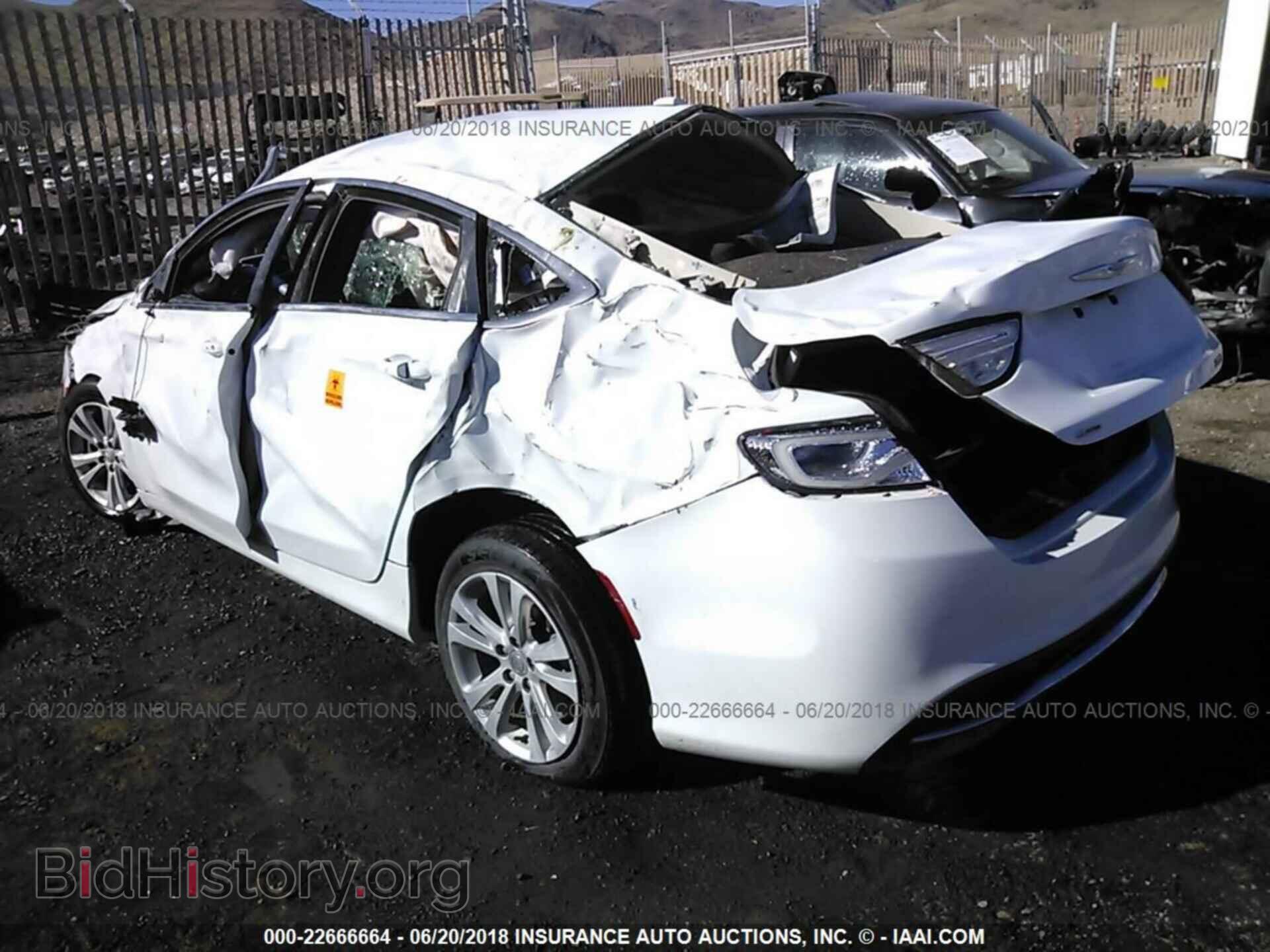 2015 Chrysler 200 - VIN: 1C3CCCAB6FN595636 - Photo 3