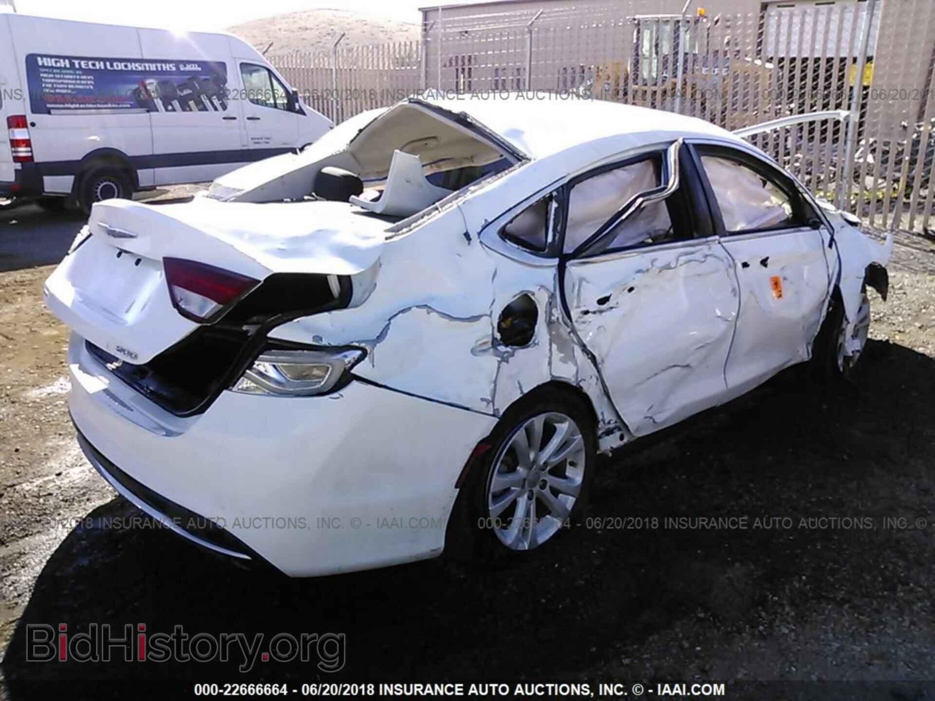 2015 Chrysler 200 - VIN: 1C3CCCAB6FN595636 - Photo 4