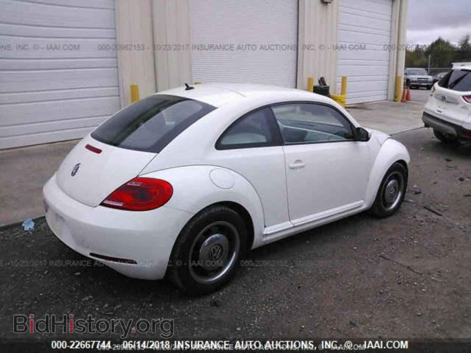 2012 Volkswagen Beetle - VIN: 3VWJP7AT6CM650211 - Фото 4