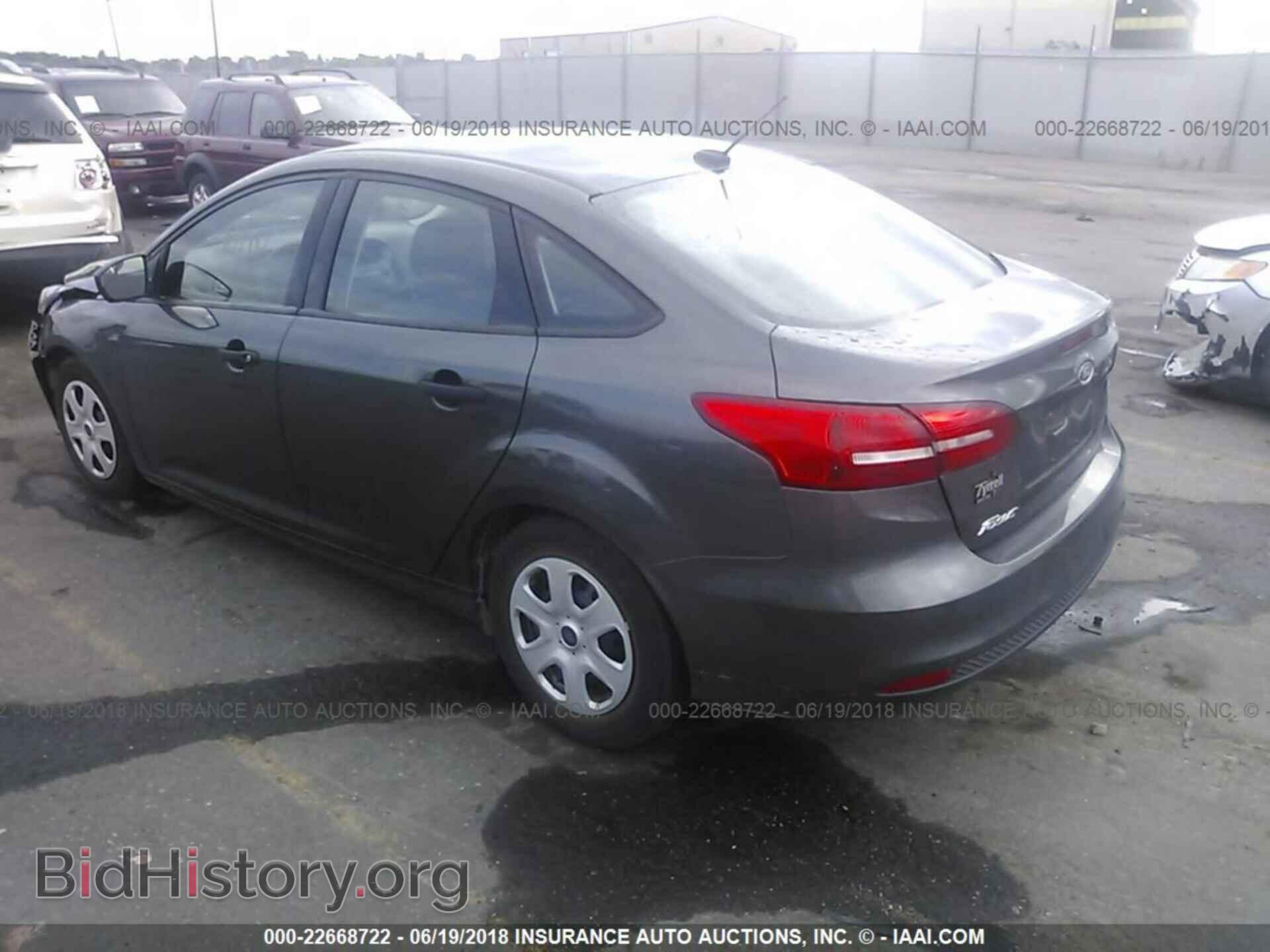 2017 Ford Focus - VIN: 1FADP3E25HL234238 - Photo 3