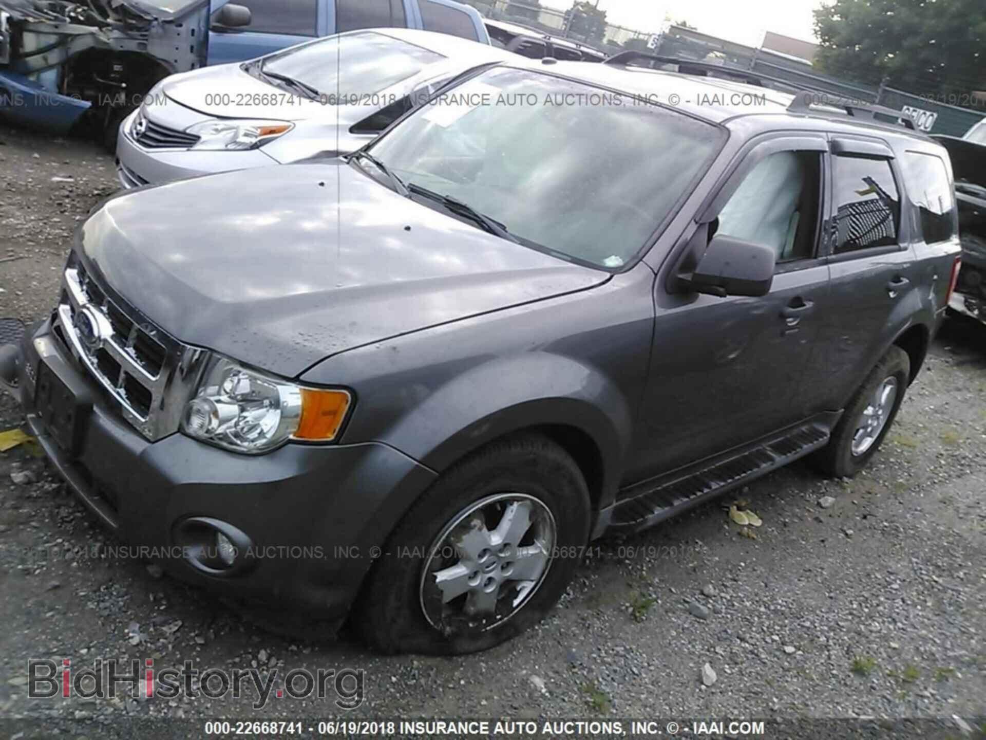 2011 Ford Escape - VIN: 1FMCU9DG9BKC48764 - Photo 2
