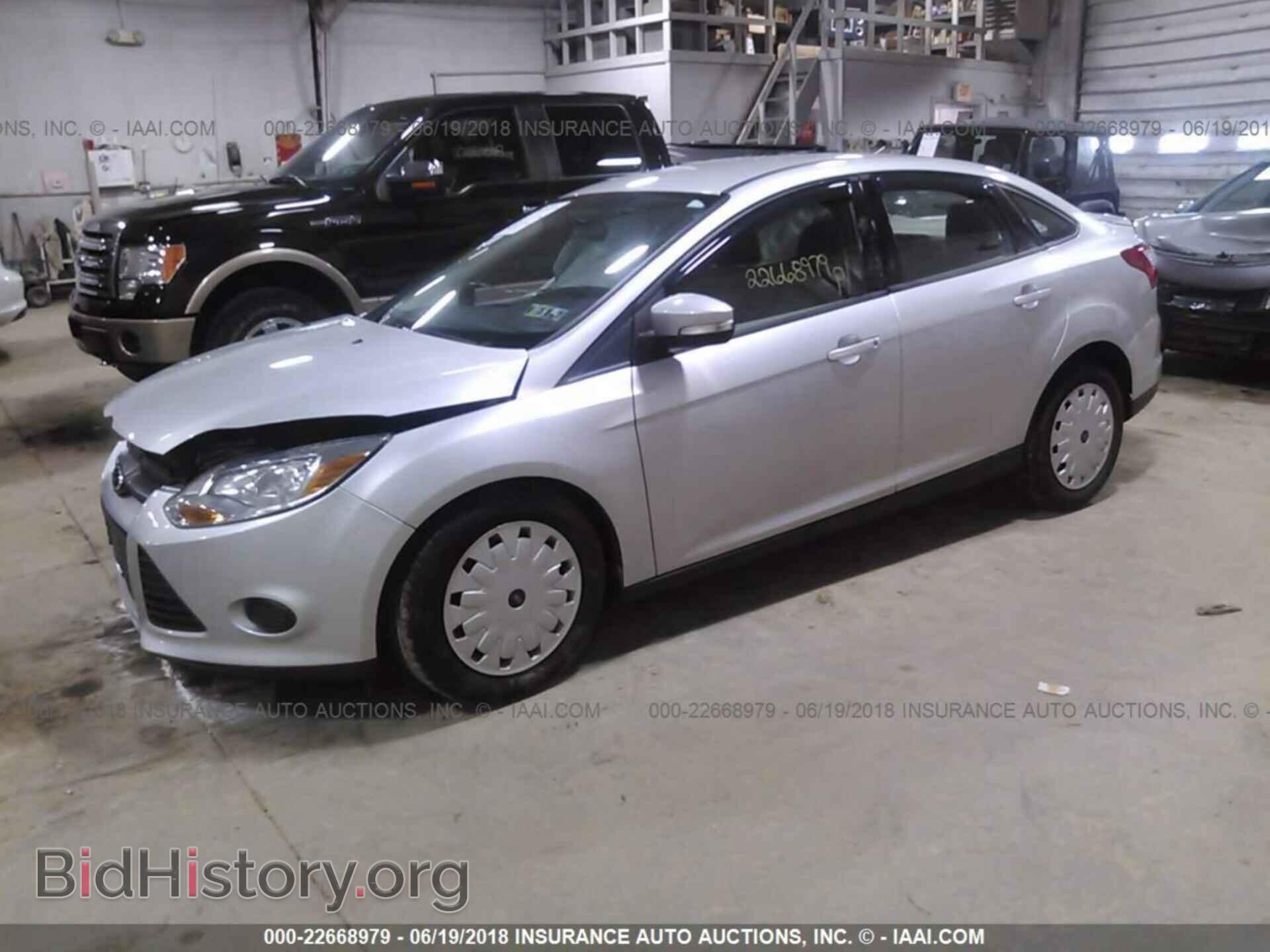 2013 Ford Focus - VIN: 1FADP3F21DL180638 - Фото 2