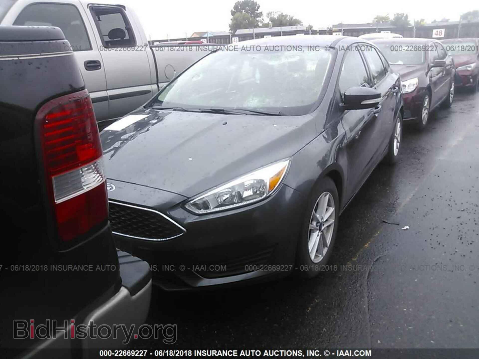 2015 Ford Focus - VIN: 1FADP3F23FL348377 - Photo 2