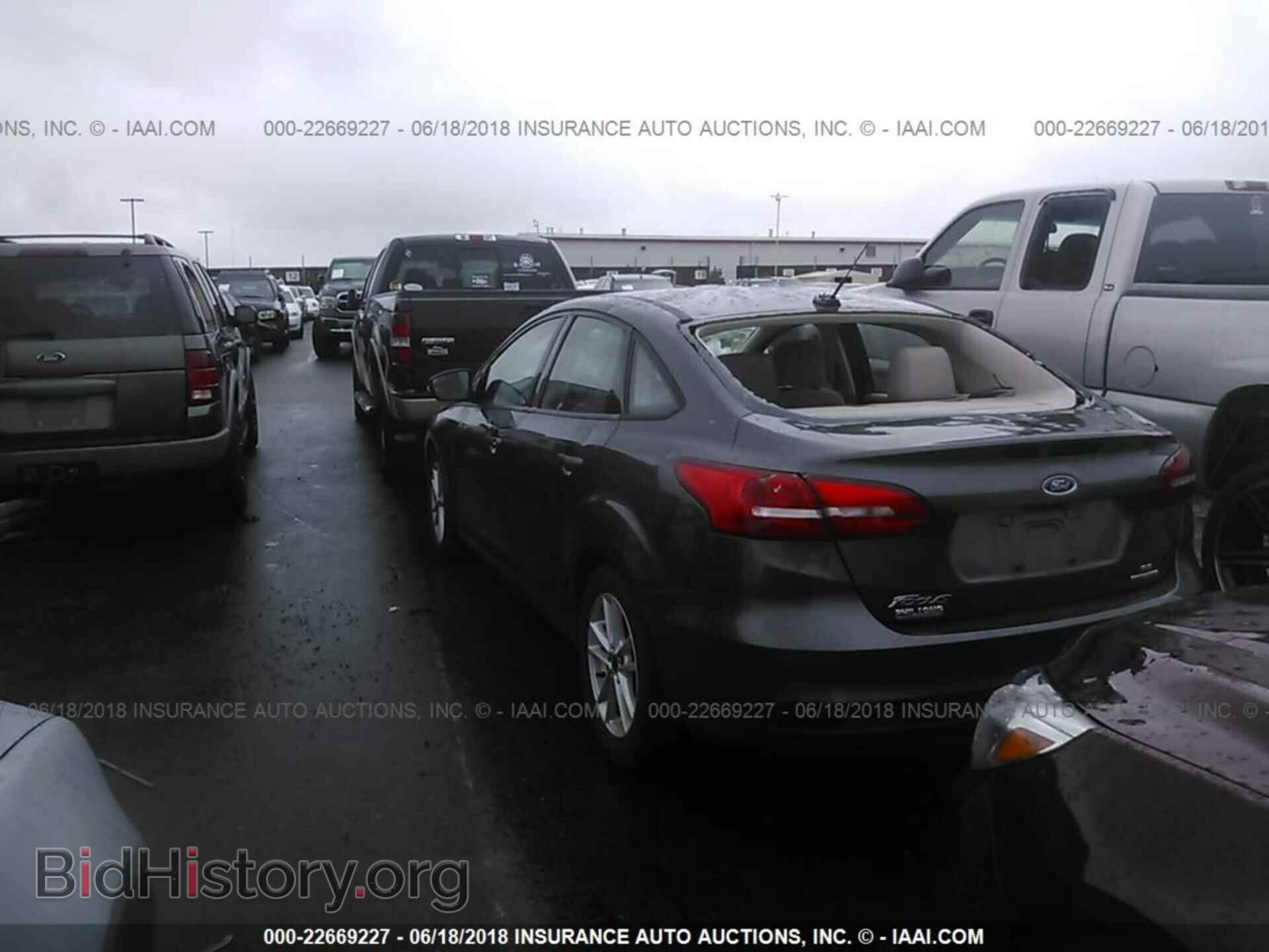 2015 Ford Focus - VIN: 1FADP3F23FL348377 - Photo 3